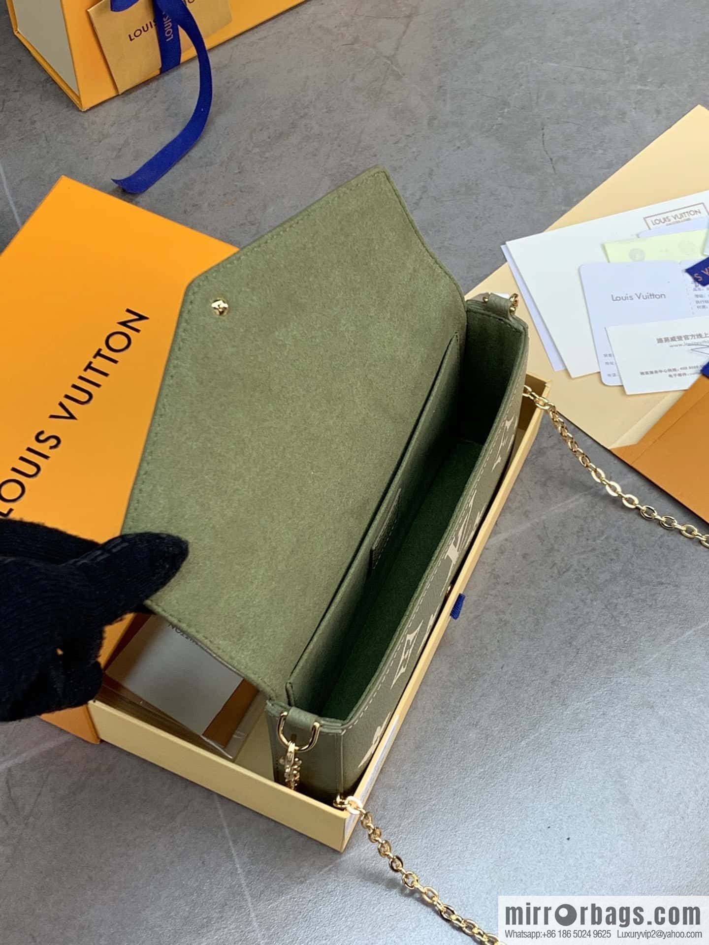 LV M82480 POCHETTE FÉLICIE chain bag