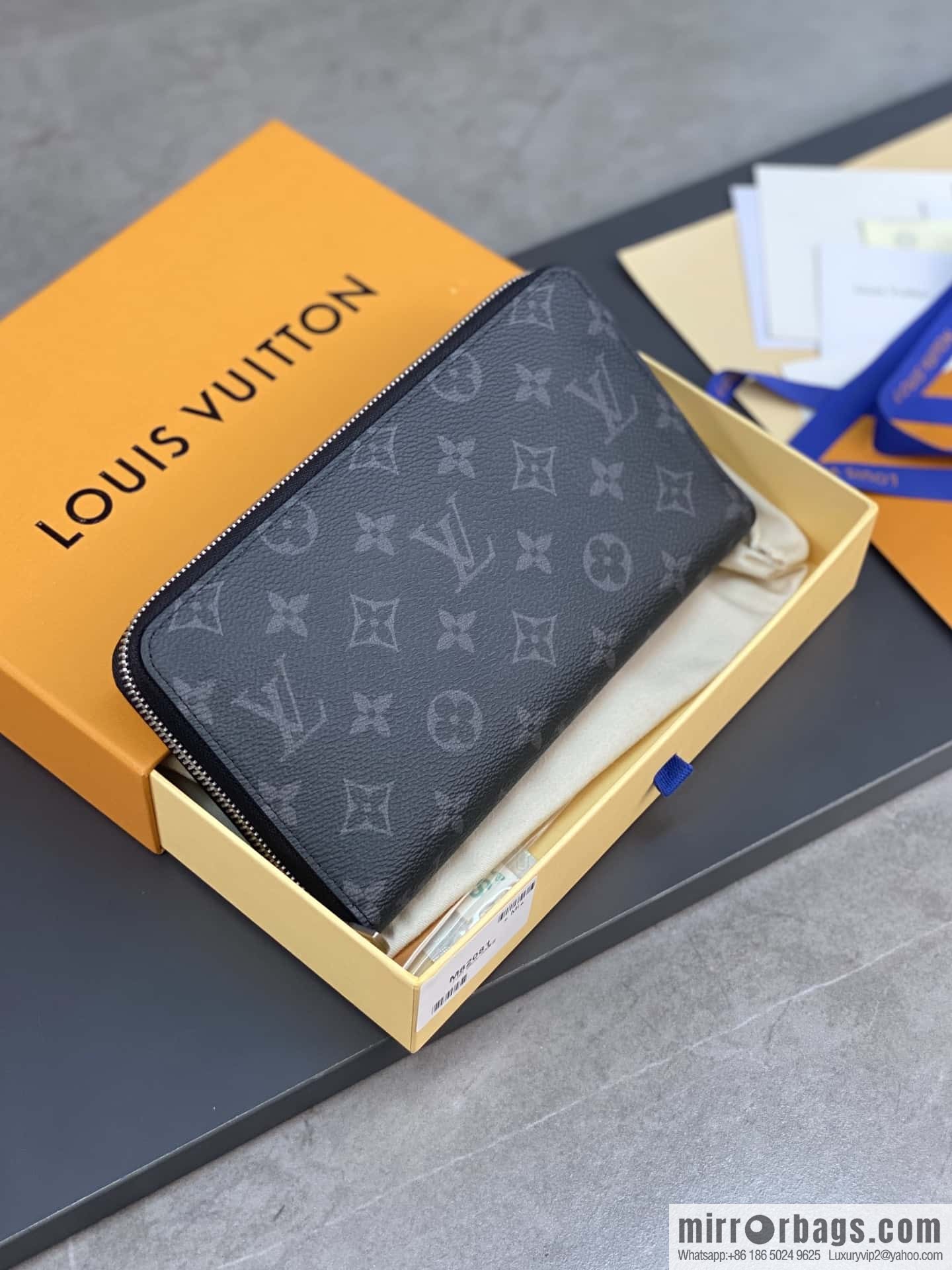 LV M82081 Zippy Organizer