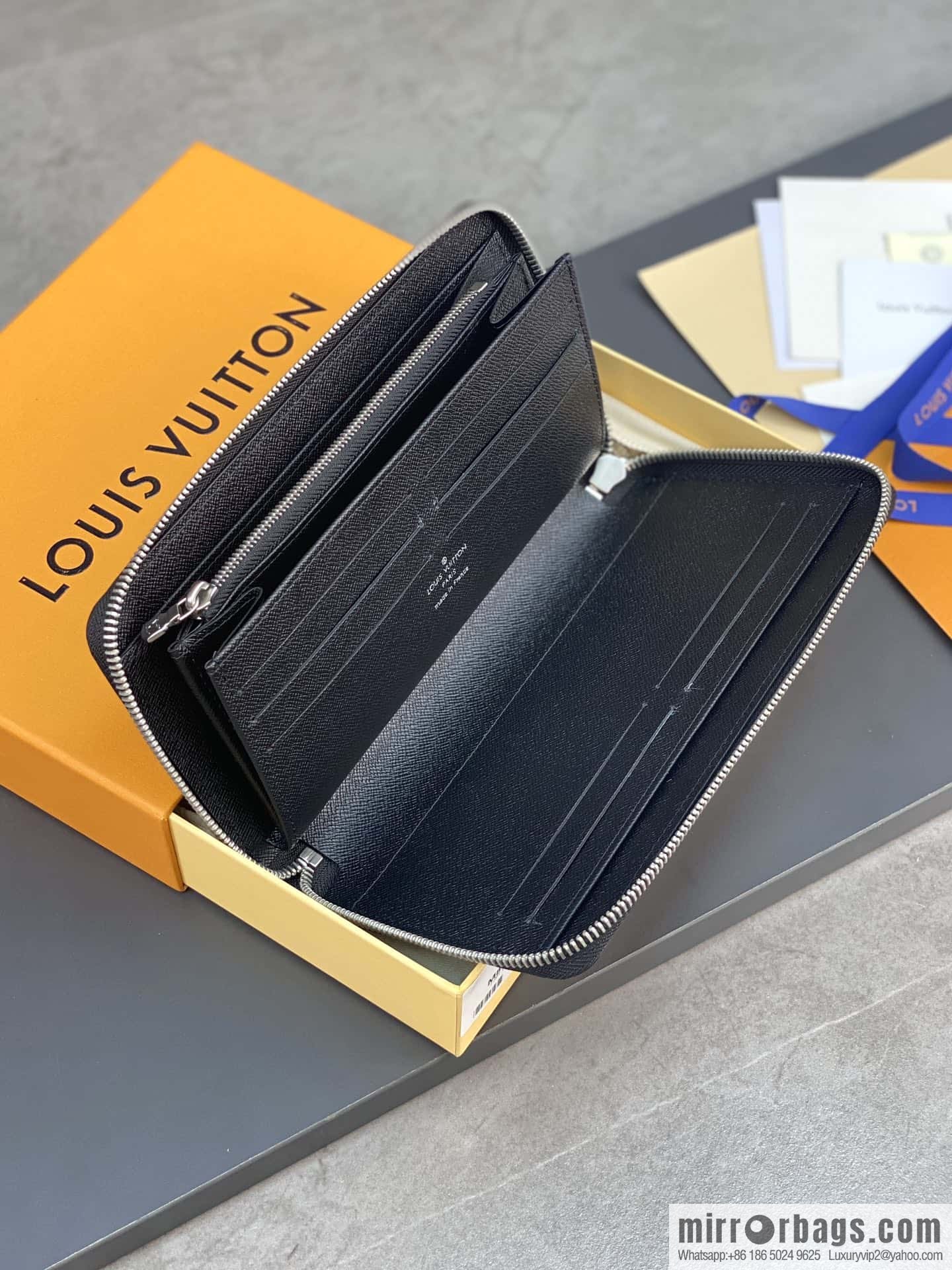 LV M82081 Zippy Organizer