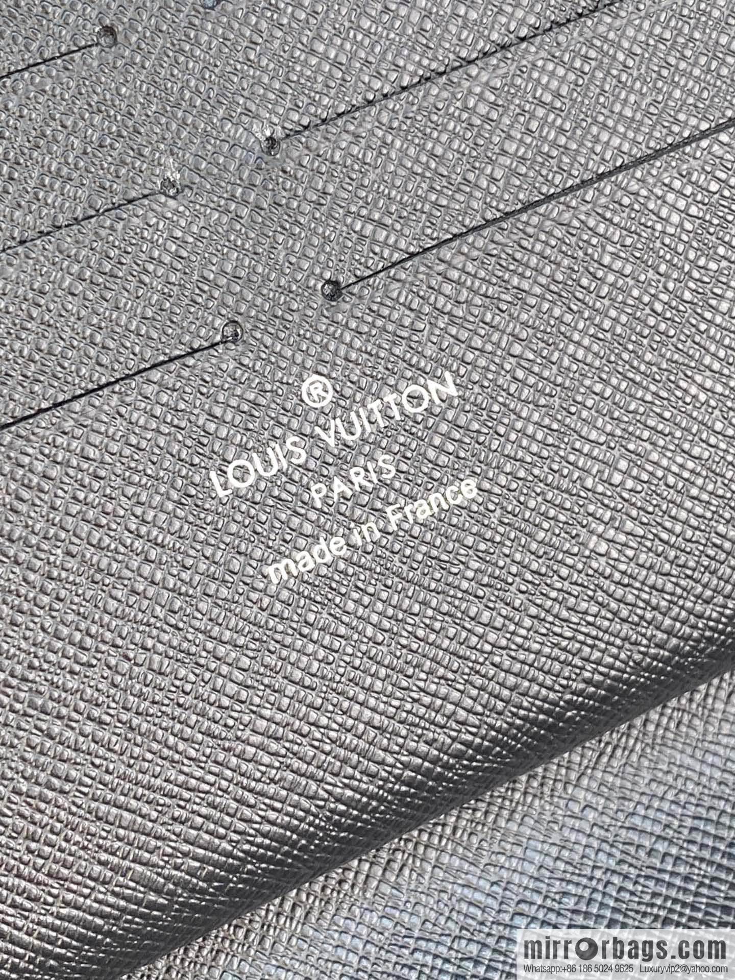 LV M82081 Zippy Organizer