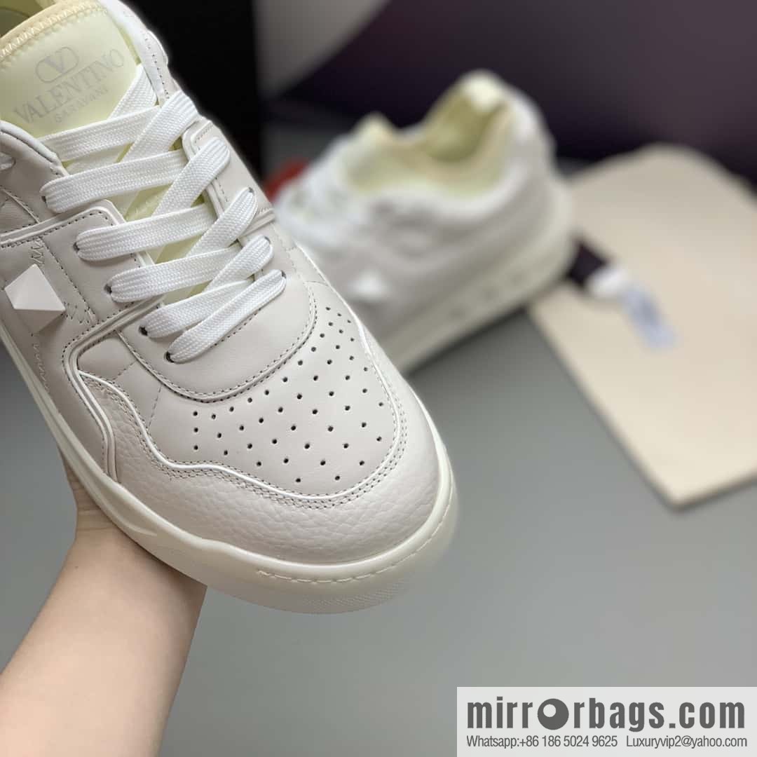 VALENTINO Valentino, cowhide, large rivets VLTN screen-printed logo, couple's low-top sneakers