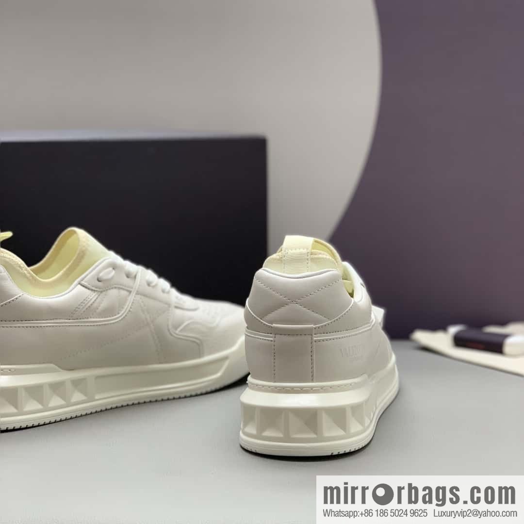 VALENTINO Valentino, cowhide, large rivets VLTN screen-printed logo, couple's low-top sneakers
