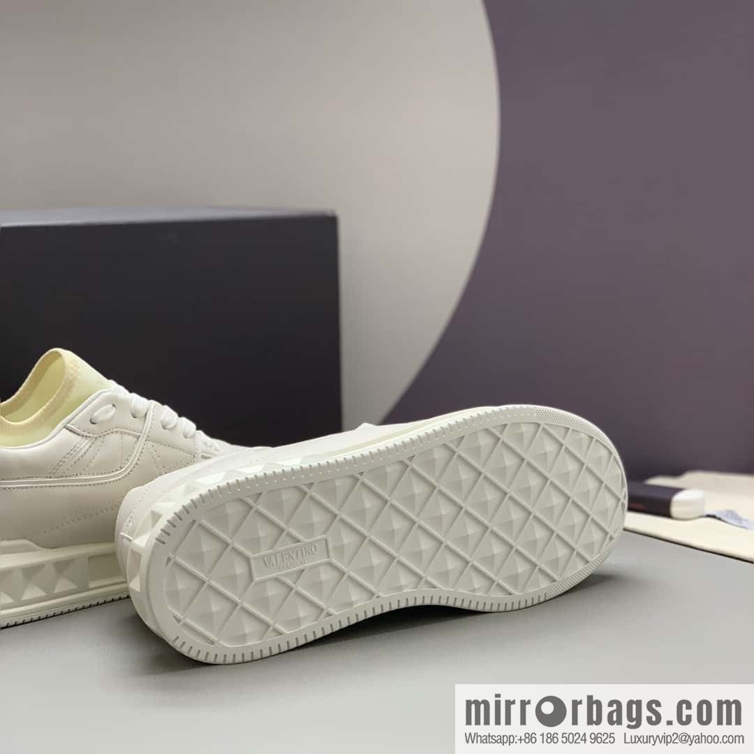 VALENTINO Valentino, cowhide, large rivets VLTN screen-printed logo, couple's low-top sneakers