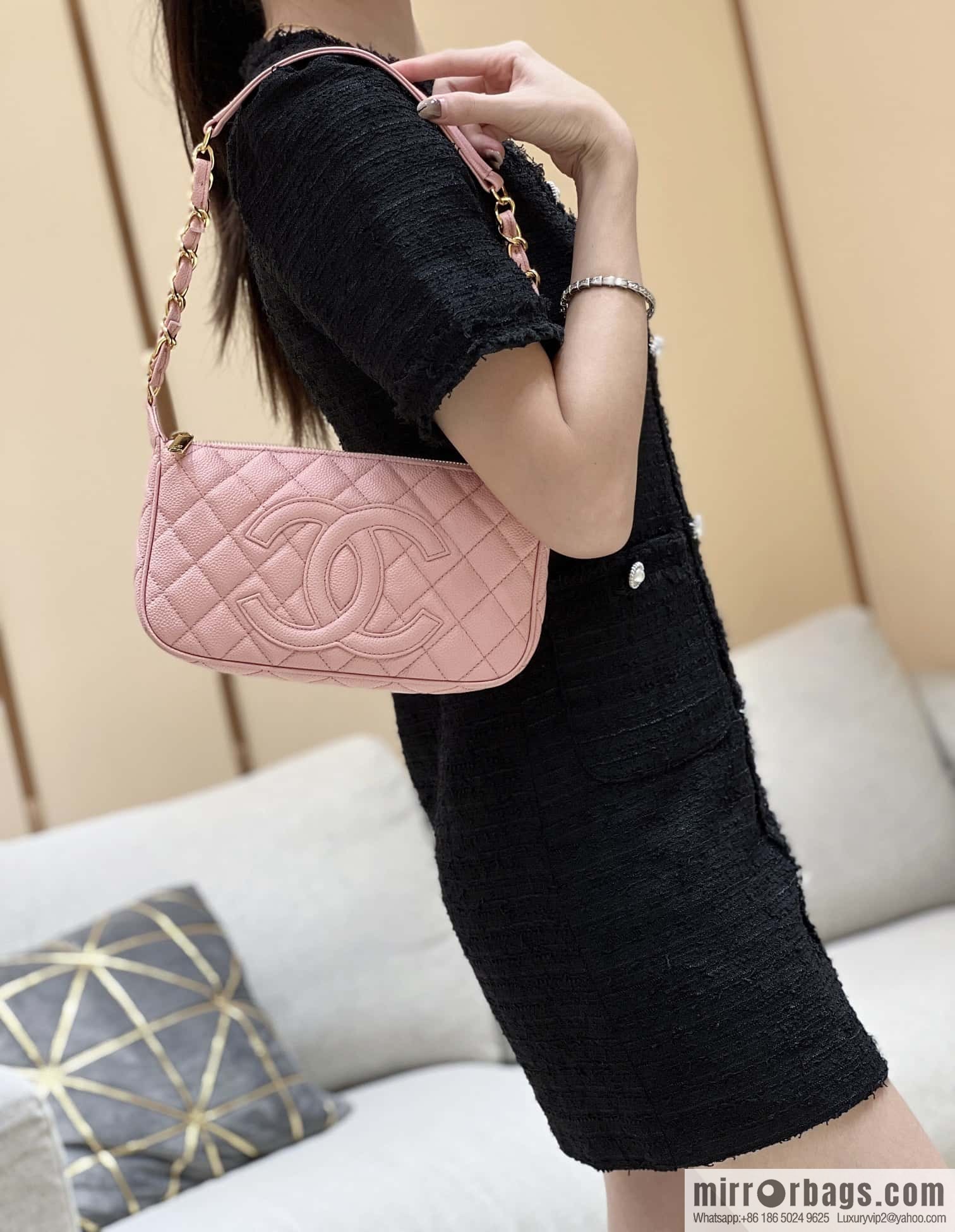 CHANEL CNNe same hot medieval armpit bag A50920 pink