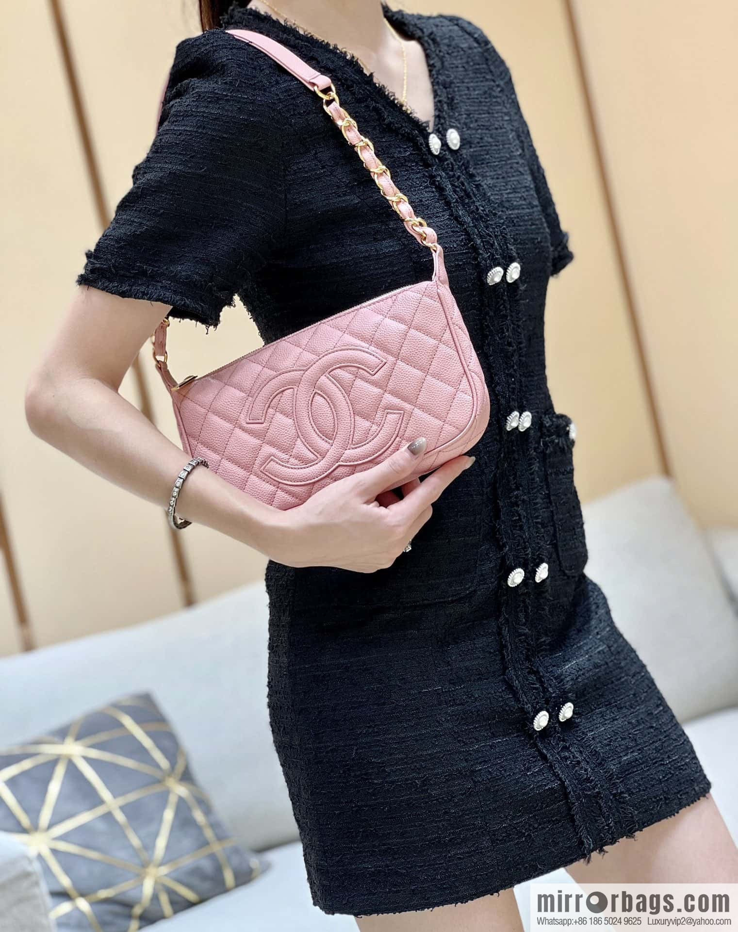 CHANEL CNNe same hot medieval armpit bag A50920 pink