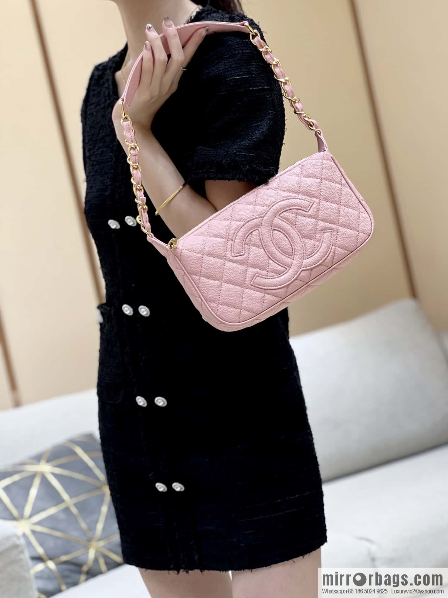 CHANEL CNNe same hot medieval armpit bag A50920 pink
