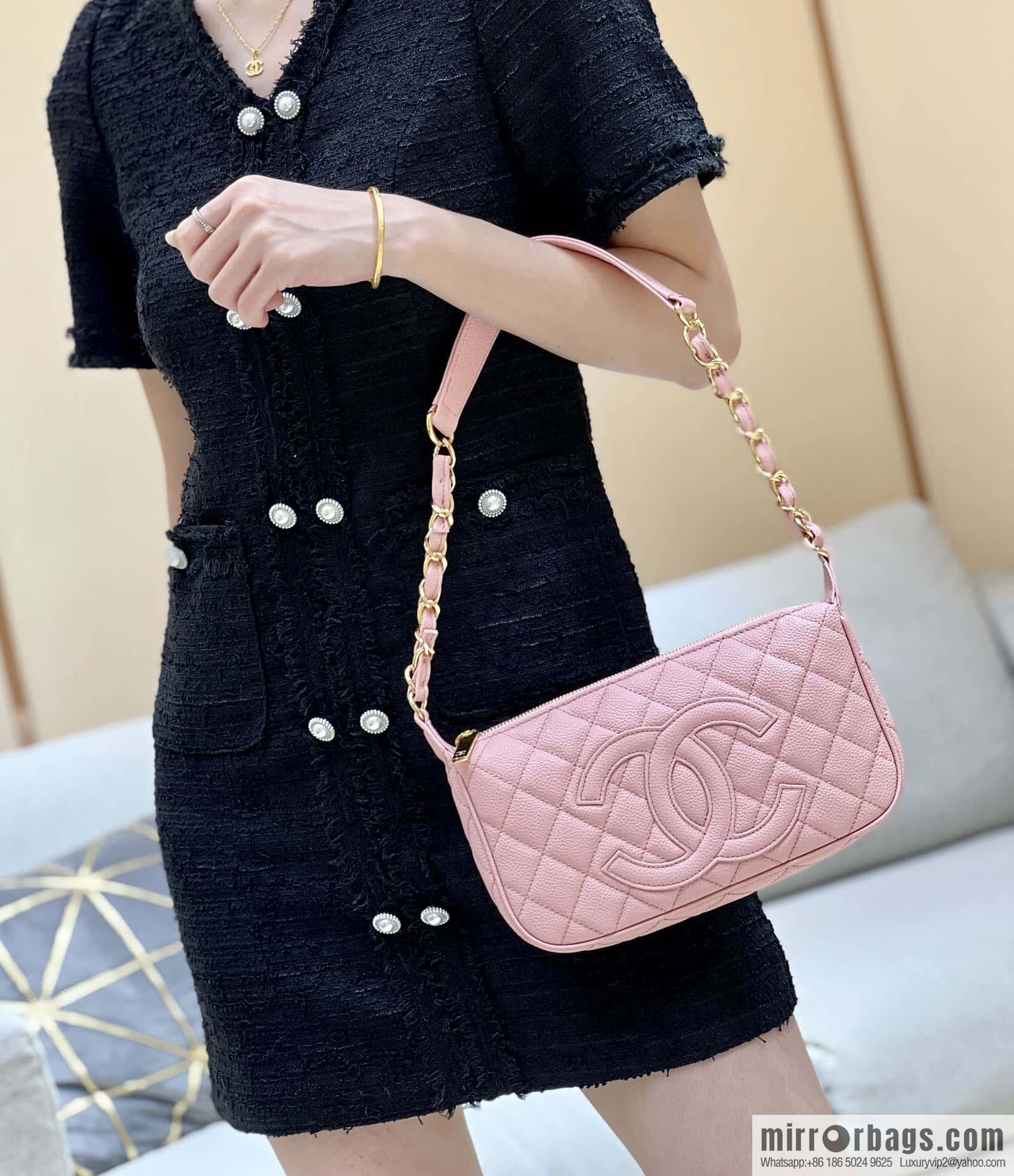 CHANEL CNNe same hot medieval armpit bag A50920 pink