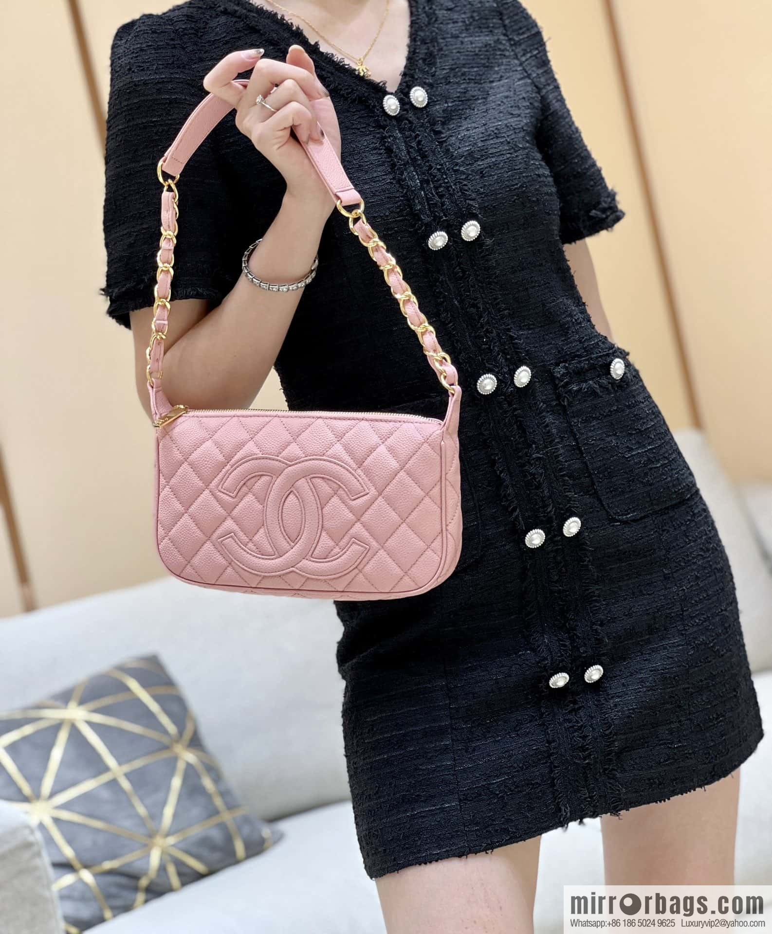 CHANEL CNNe same hot medieval armpit bag A50920 pink