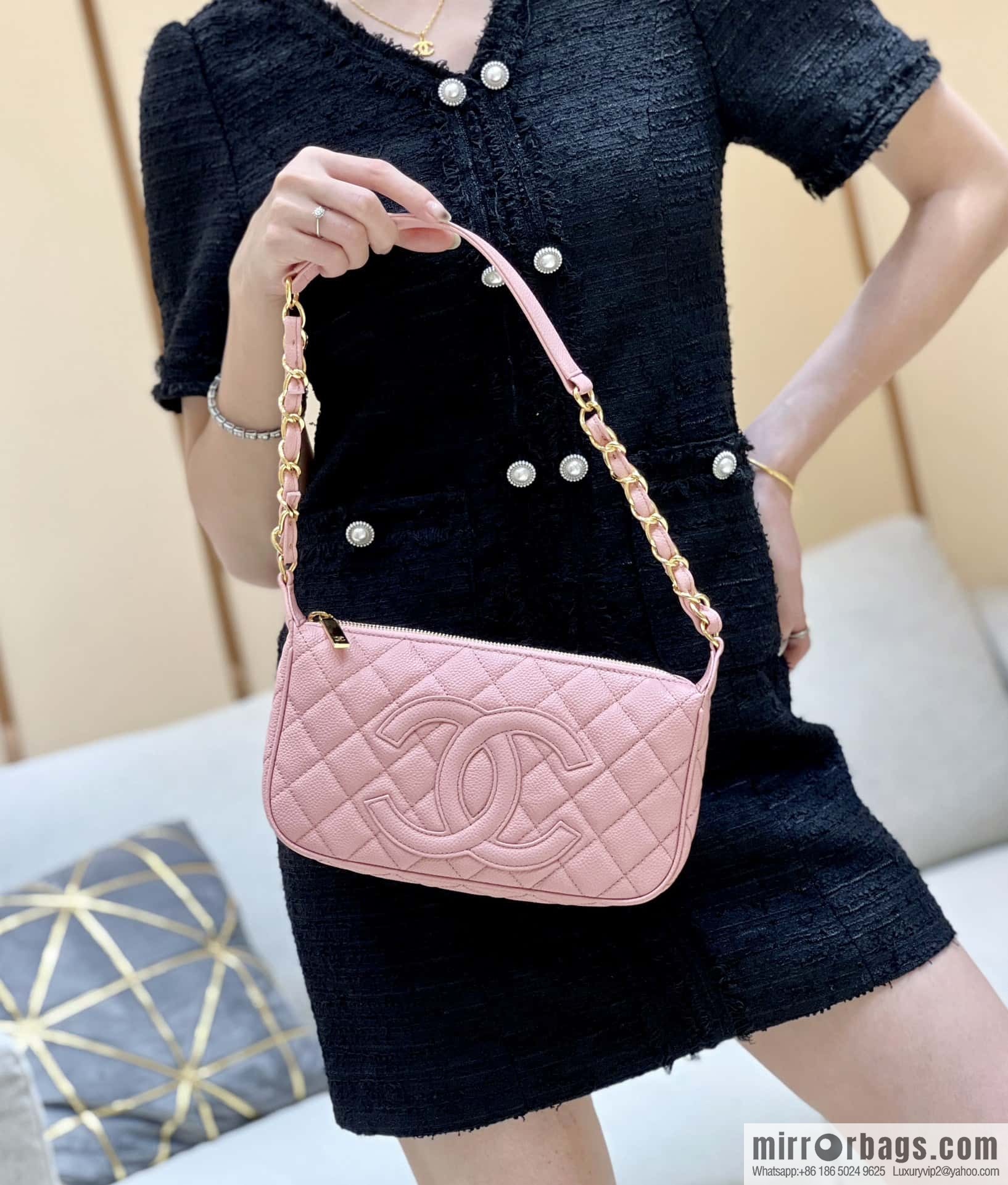 CHANEL CNNe same hot medieval armpit bag A50920 pink