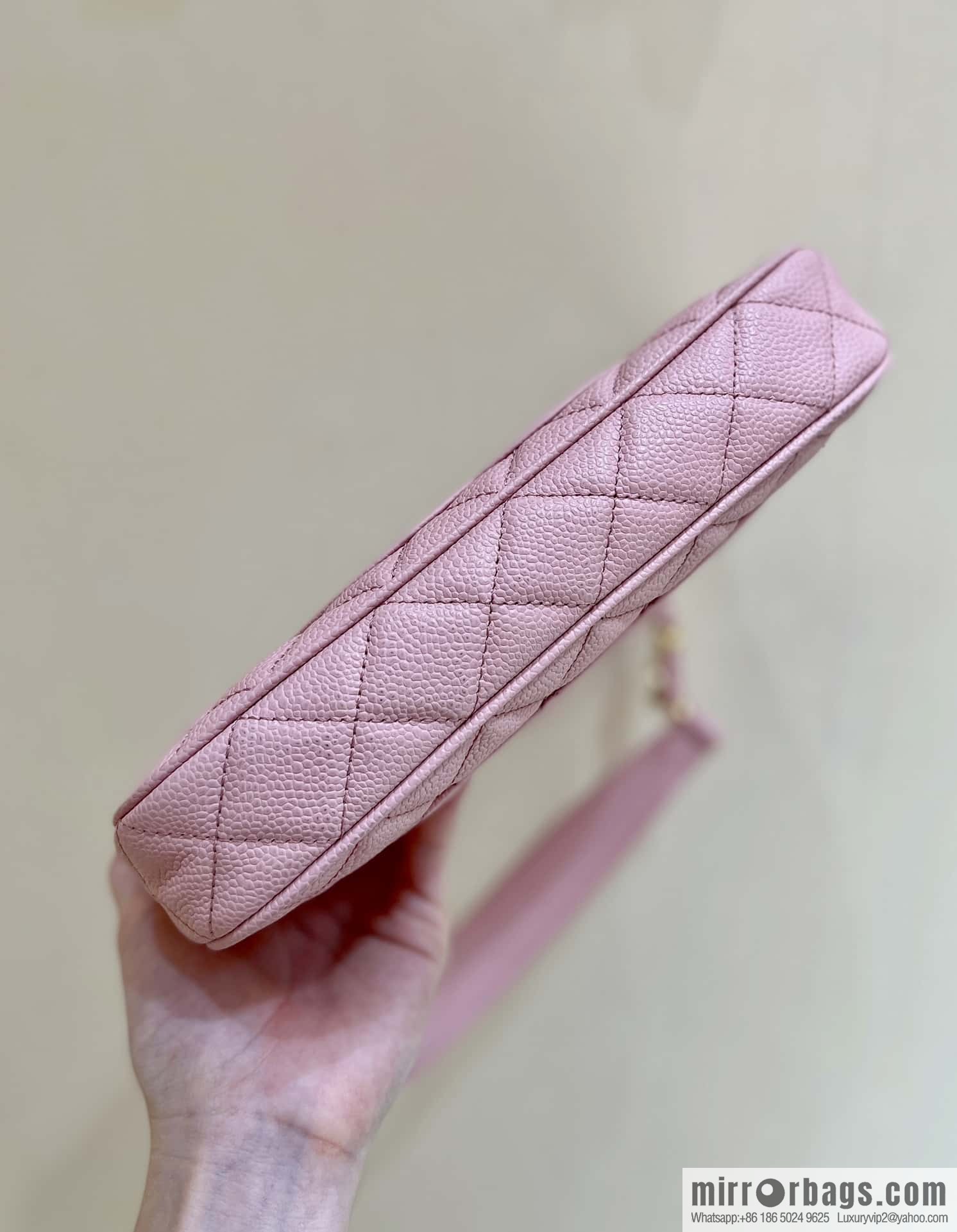 CHANEL CNNe same hot medieval armpit bag A50920 pink