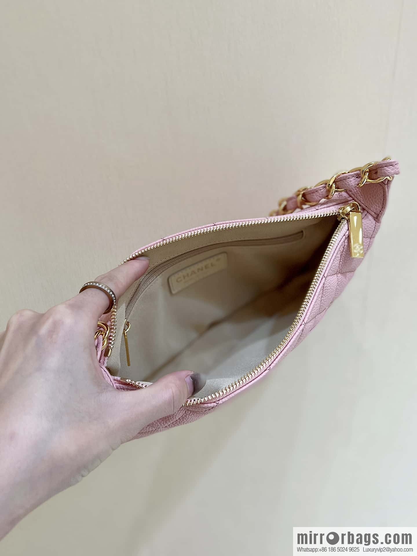 CHANEL CNNe same hot medieval armpit bag A50920 pink