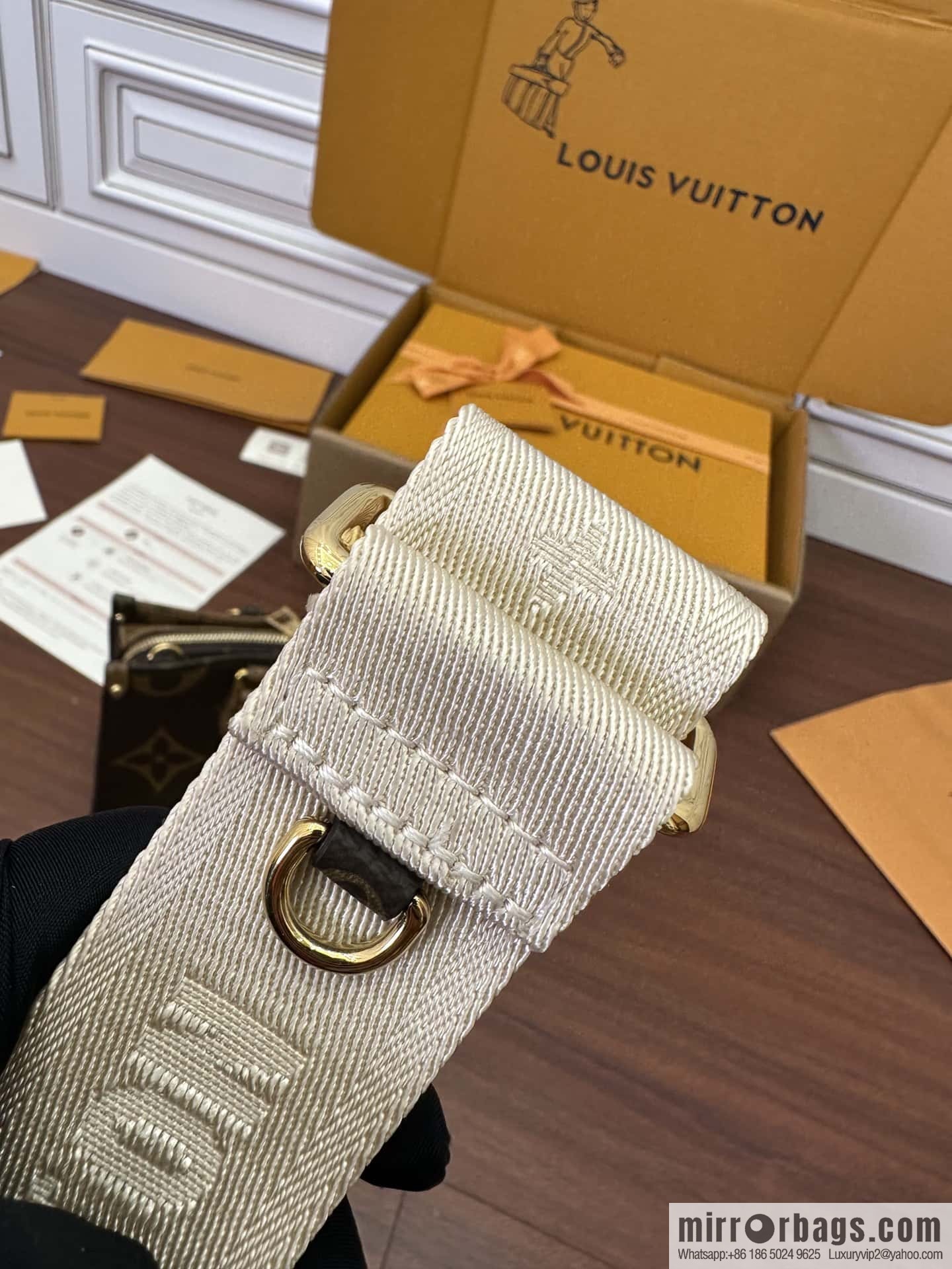 LV OnTheGo East West M46653