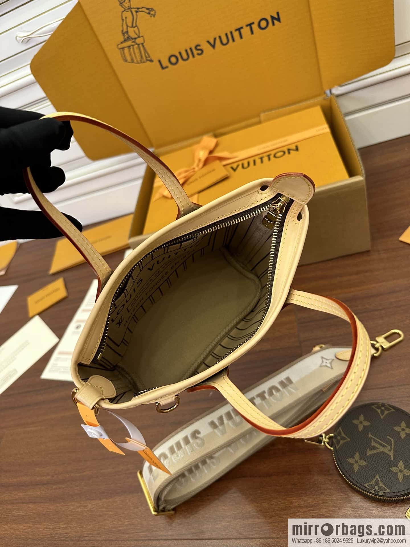LV M46705 Neverfull BB