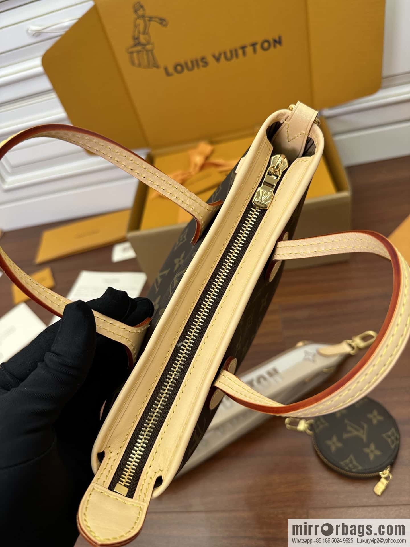 LV M46705 Neverfull BB