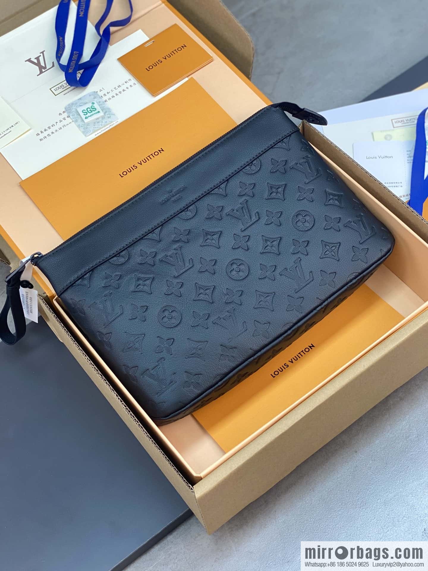 LV M82545 Pochette Voyage Souple