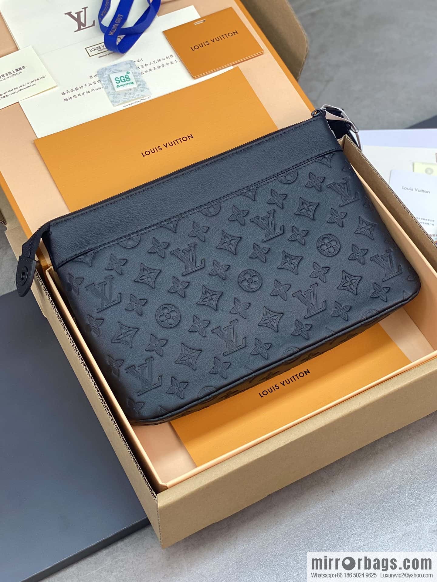 LV M82545 Pochette Voyage Souple