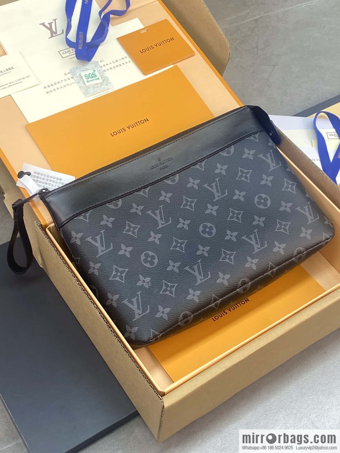 LV M82543 Pochette Voyage Souple