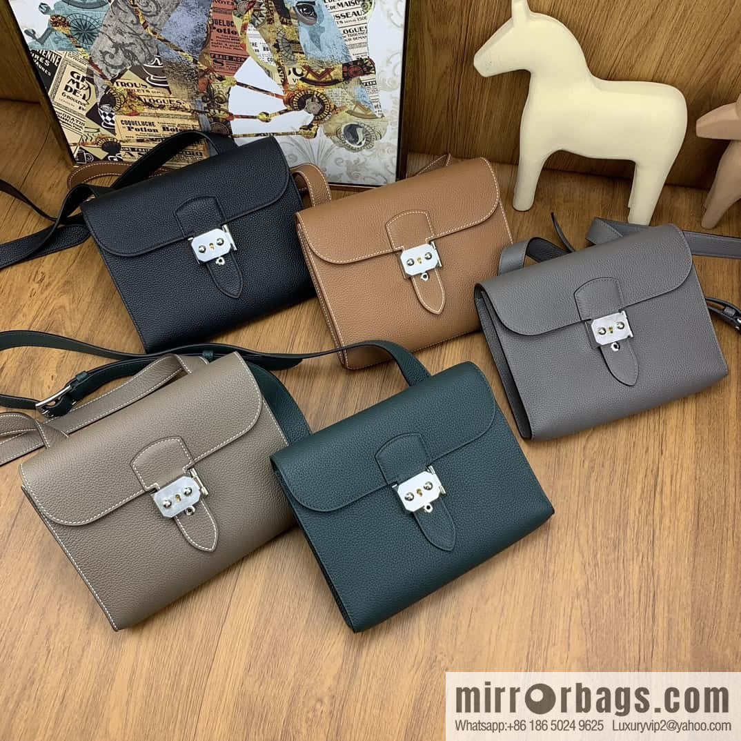 Hermès Messenger Bag Sac a depeches 21cm togo leather black silver buckle