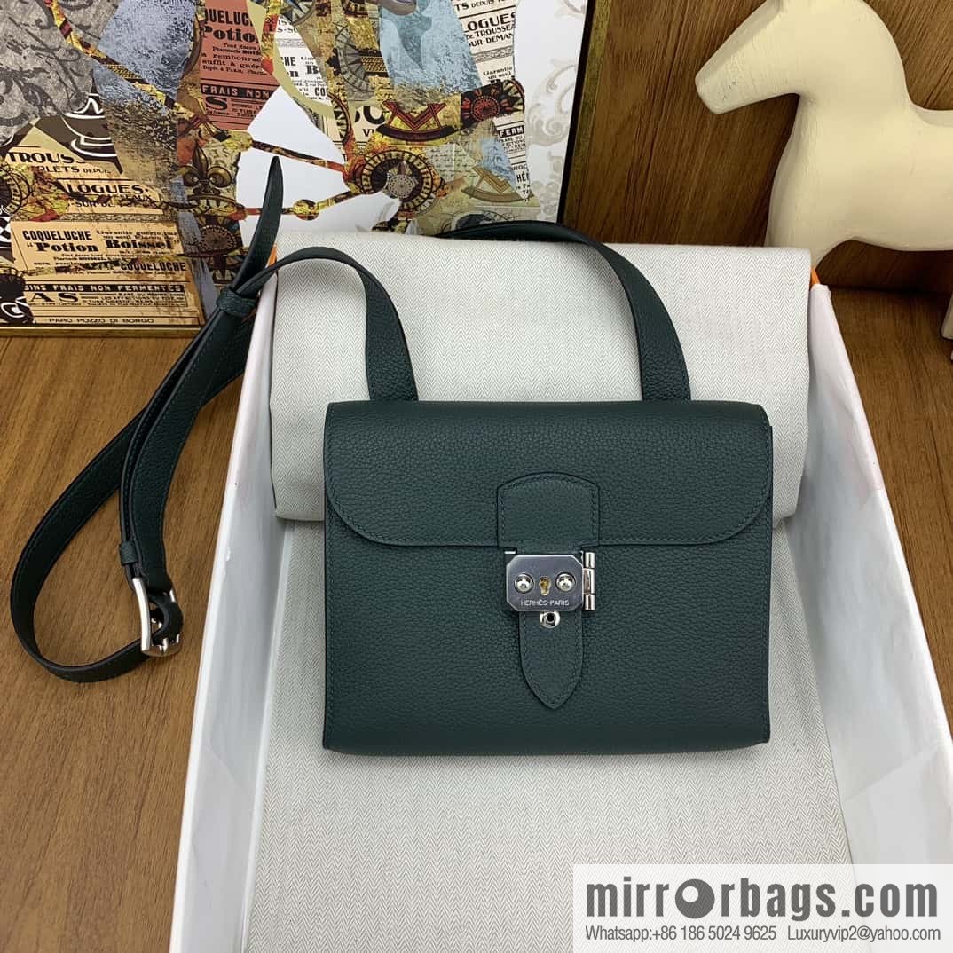 Hermès messenger bag Sac a depeches 21cm togo leather 6O pine and cypress green, silver buckle