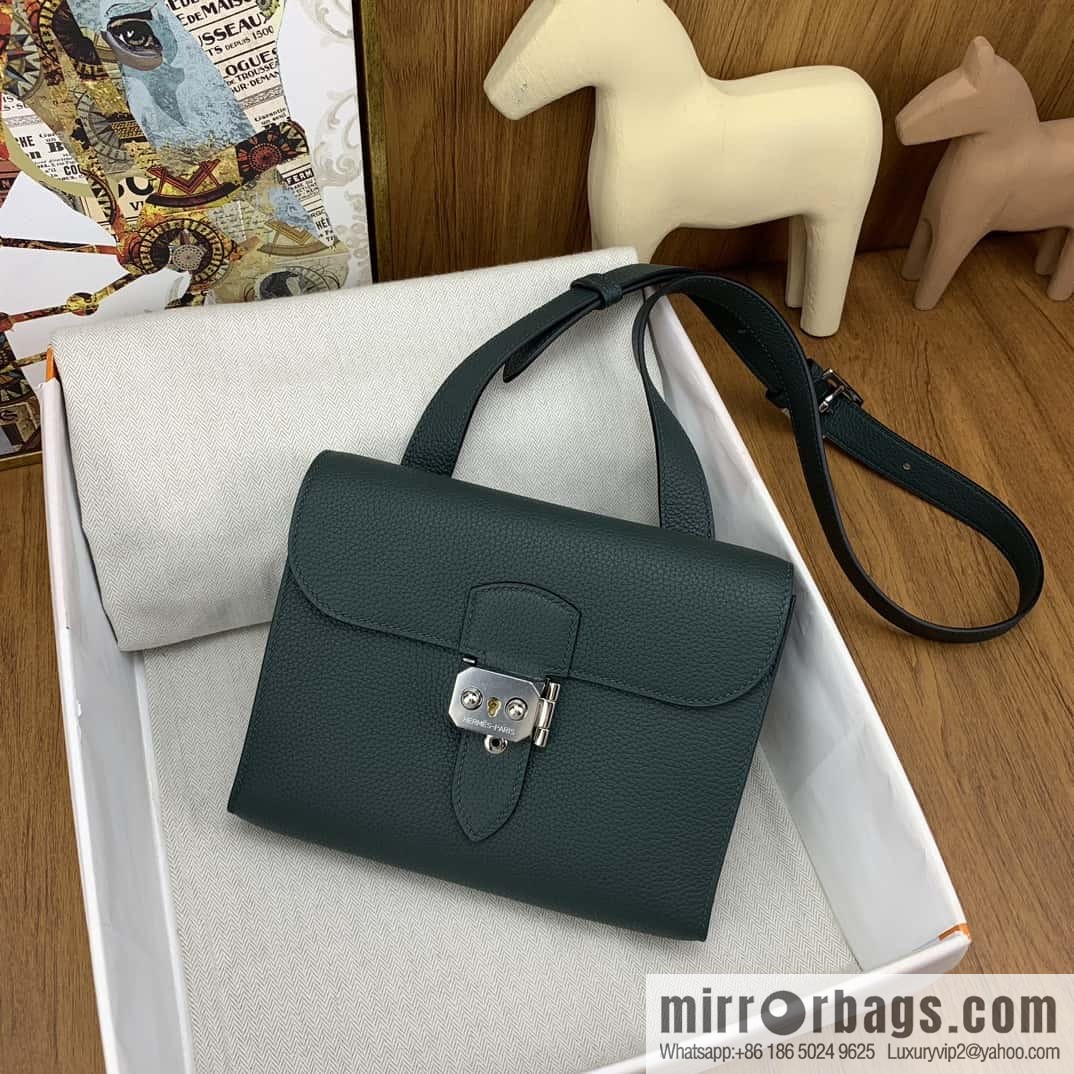 Hermès messenger bag Sac a depeches 21cm togo leather 6O pine and cypress green, silver buckle