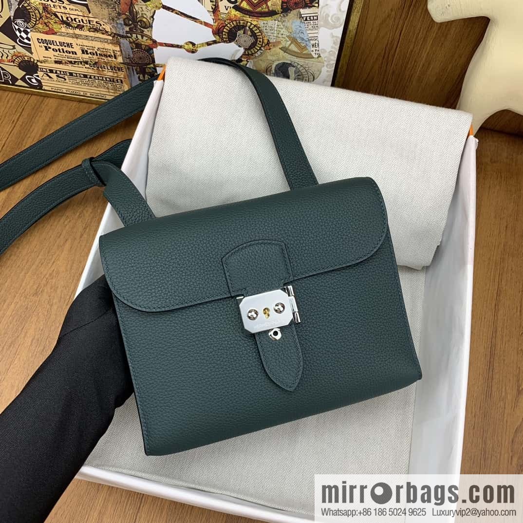 Hermès messenger bag Sac a depeches 21cm togo leather 6O pine and cypress green, silver buckle