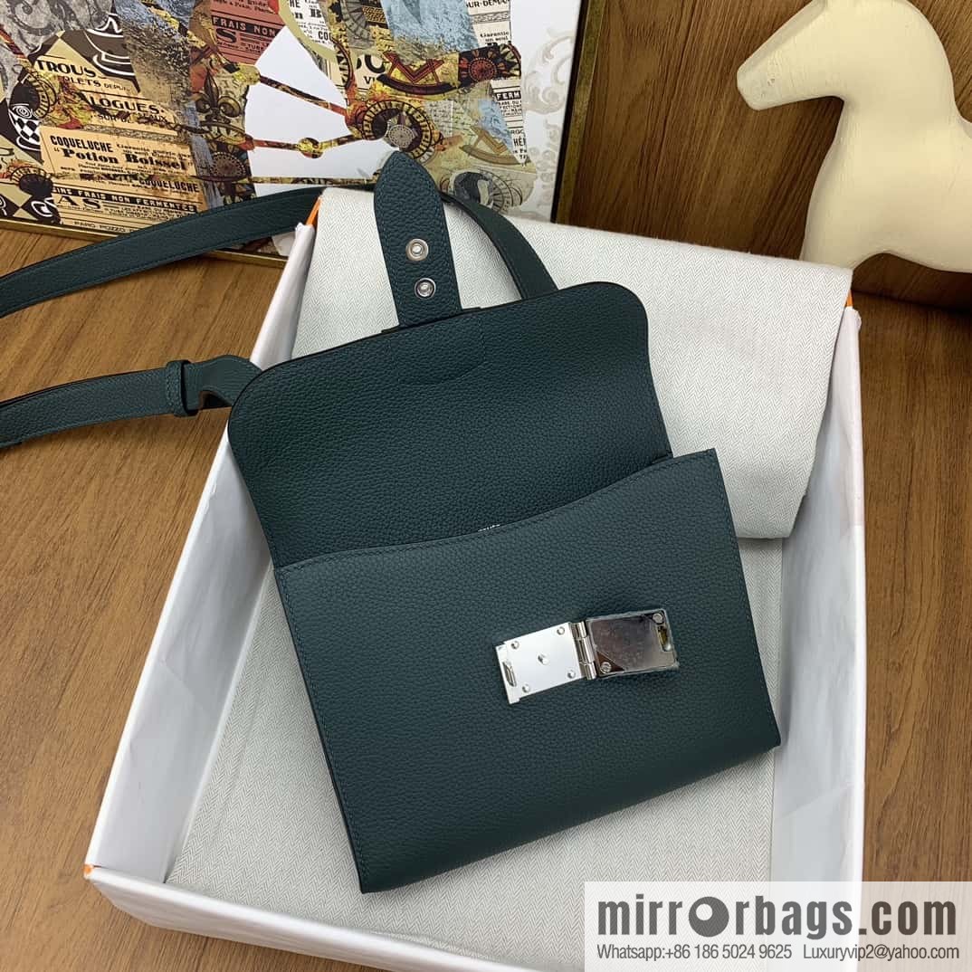 Hermès messenger bag Sac a depeches 21cm togo leather 6O pine and cypress green, silver buckle
