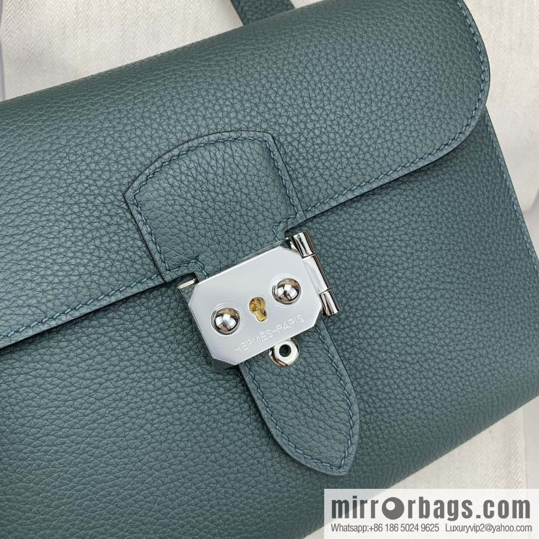 Hermès messenger bag Sac a depeches 21cm togo leather 6O pine and cypress green, silver buckle
