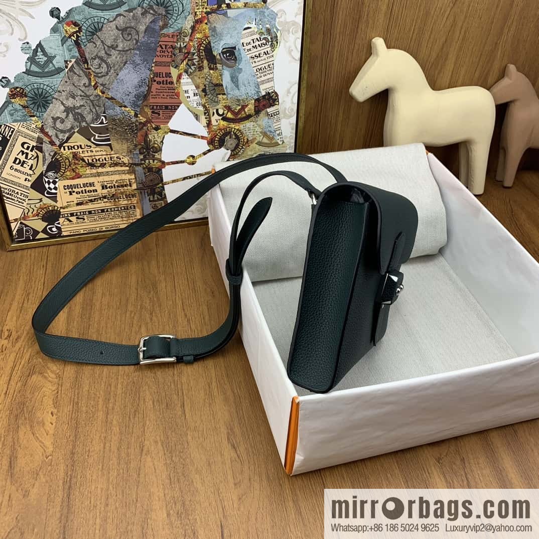 Hermès messenger bag Sac a depeches 21cm togo leather 6O pine and cypress green, silver buckle