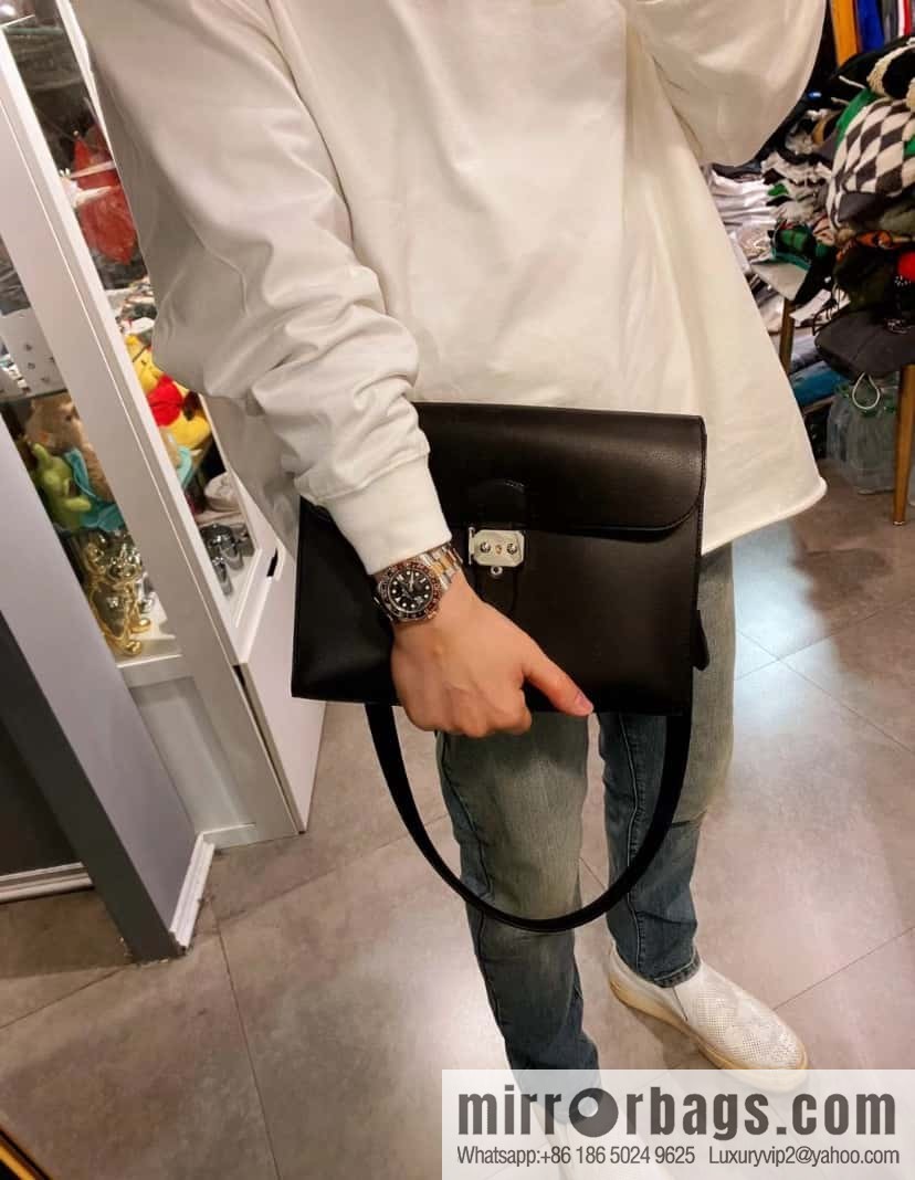 Hermès Messenger Bag Sac a depeches 21cm togo leather black silver buckle