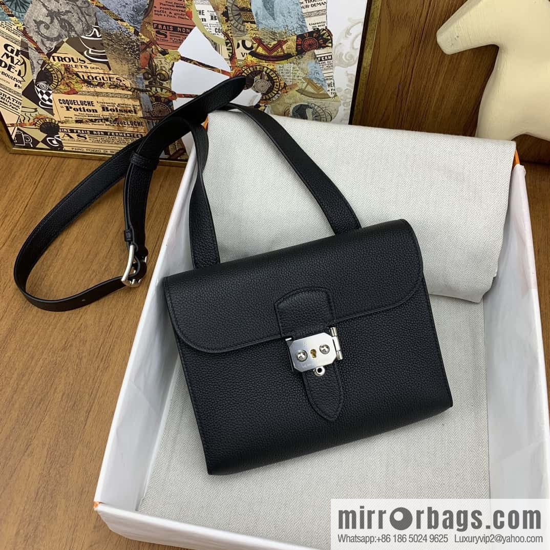 Hermès Messenger Bag Sac a depeches 21cm togo leather black silver buckle