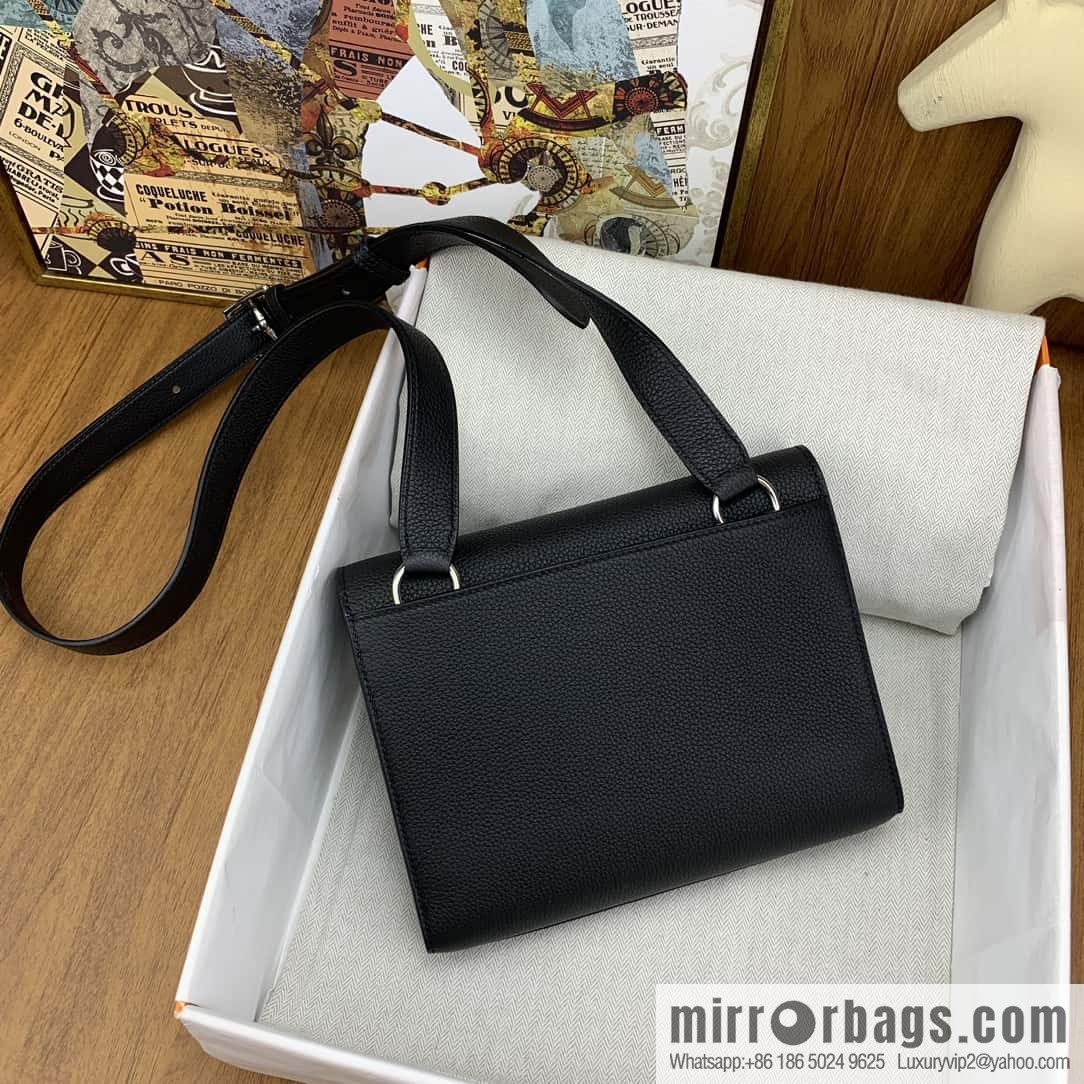 Hermès Messenger Bag Sac a depeches 21cm togo leather black silver buckle