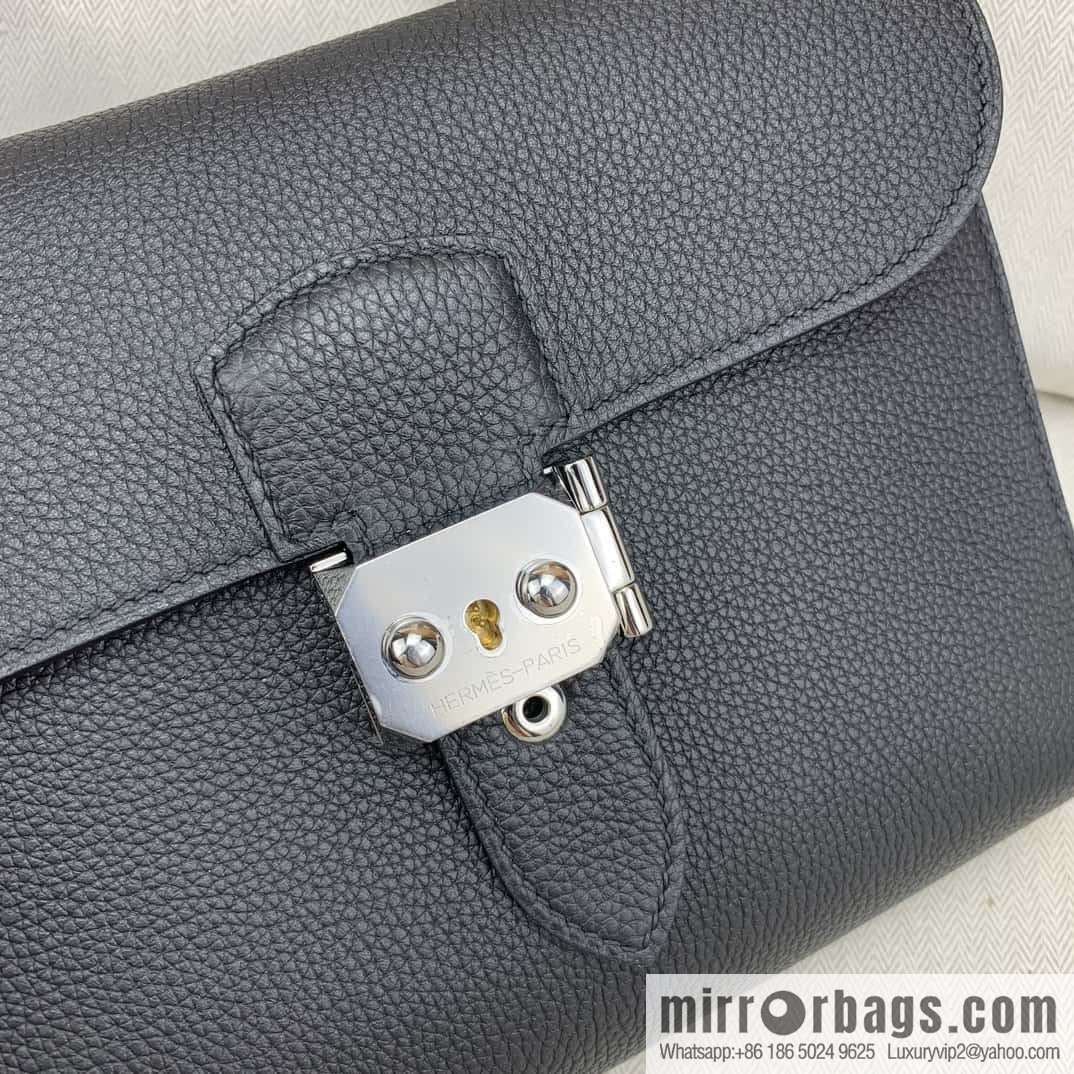 Hermès Messenger Bag Sac a depeches 21cm togo leather black silver buckle