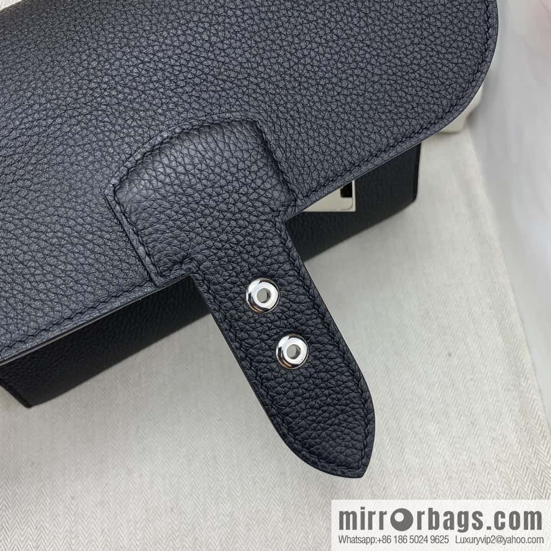 Hermès Messenger Bag Sac a depeches 21cm togo leather black silver buckle