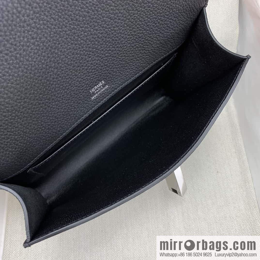 Hermès Messenger Bag Sac a depeches 21cm togo leather black silver buckle