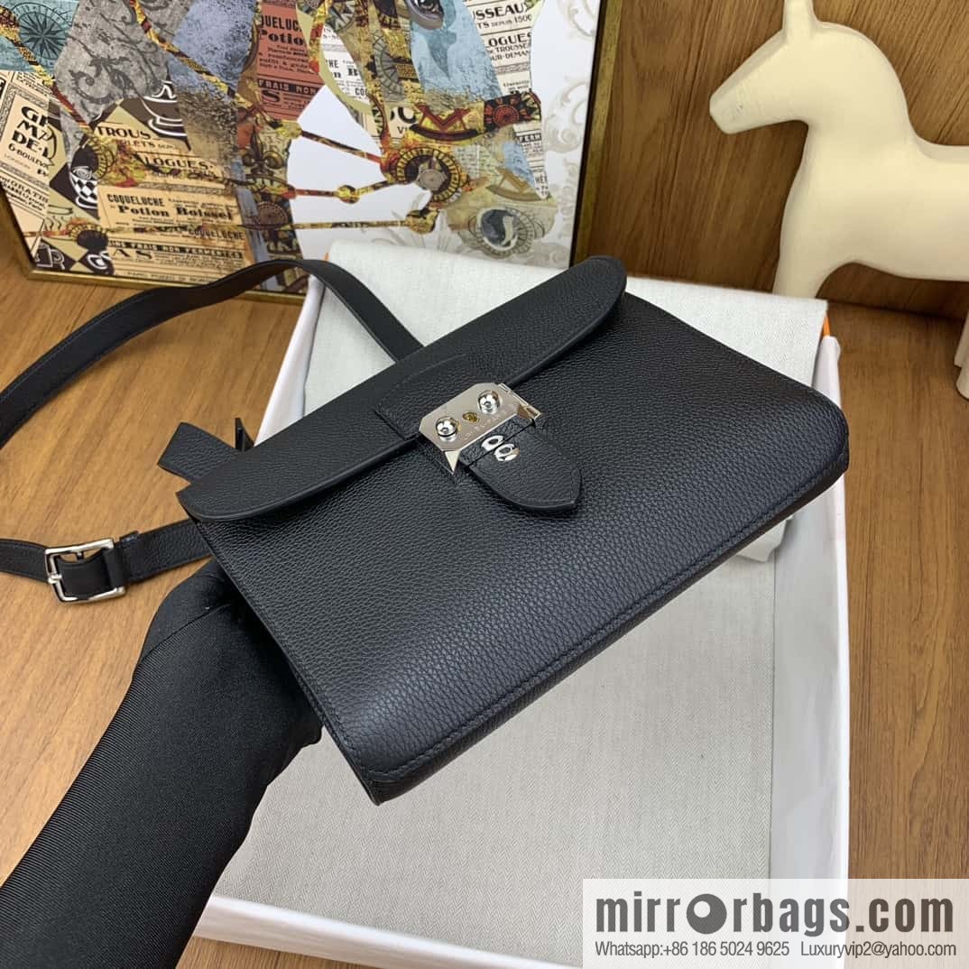 Hermès Messenger Bag Sac a depeches 21cm togo leather black silver buckle
