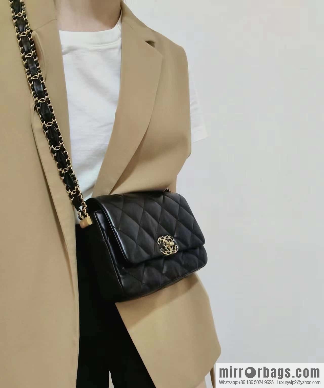 CHANEL 23K Autumn and Winter Series 19 Vintage Tofu Bag AS4423