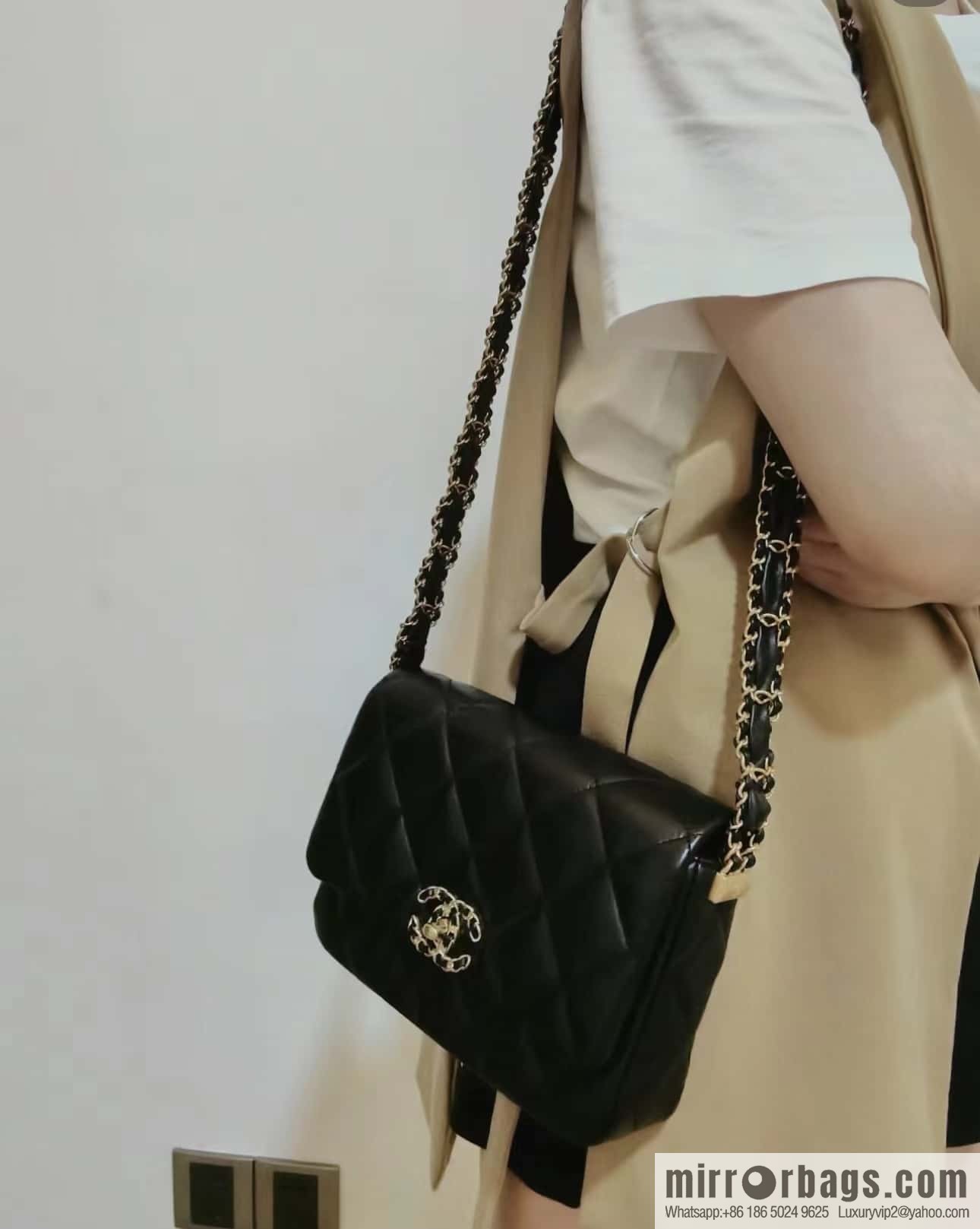 CHANEL 23K Autumn and Winter Series 19 Vintage Tofu Bag AS4423