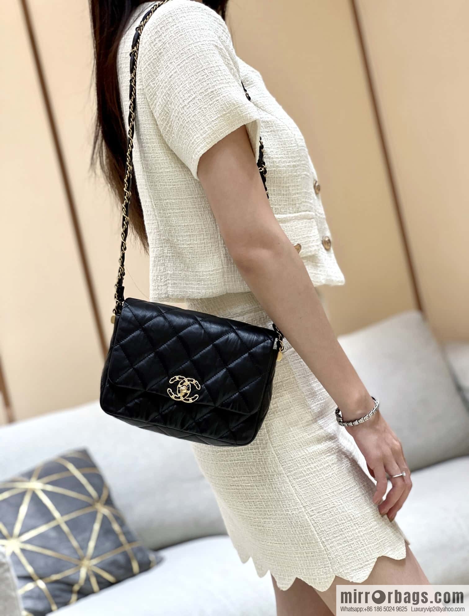 CHANEL 23K Autumn and Winter Series 19 Vintage Tofu Bag AS4423