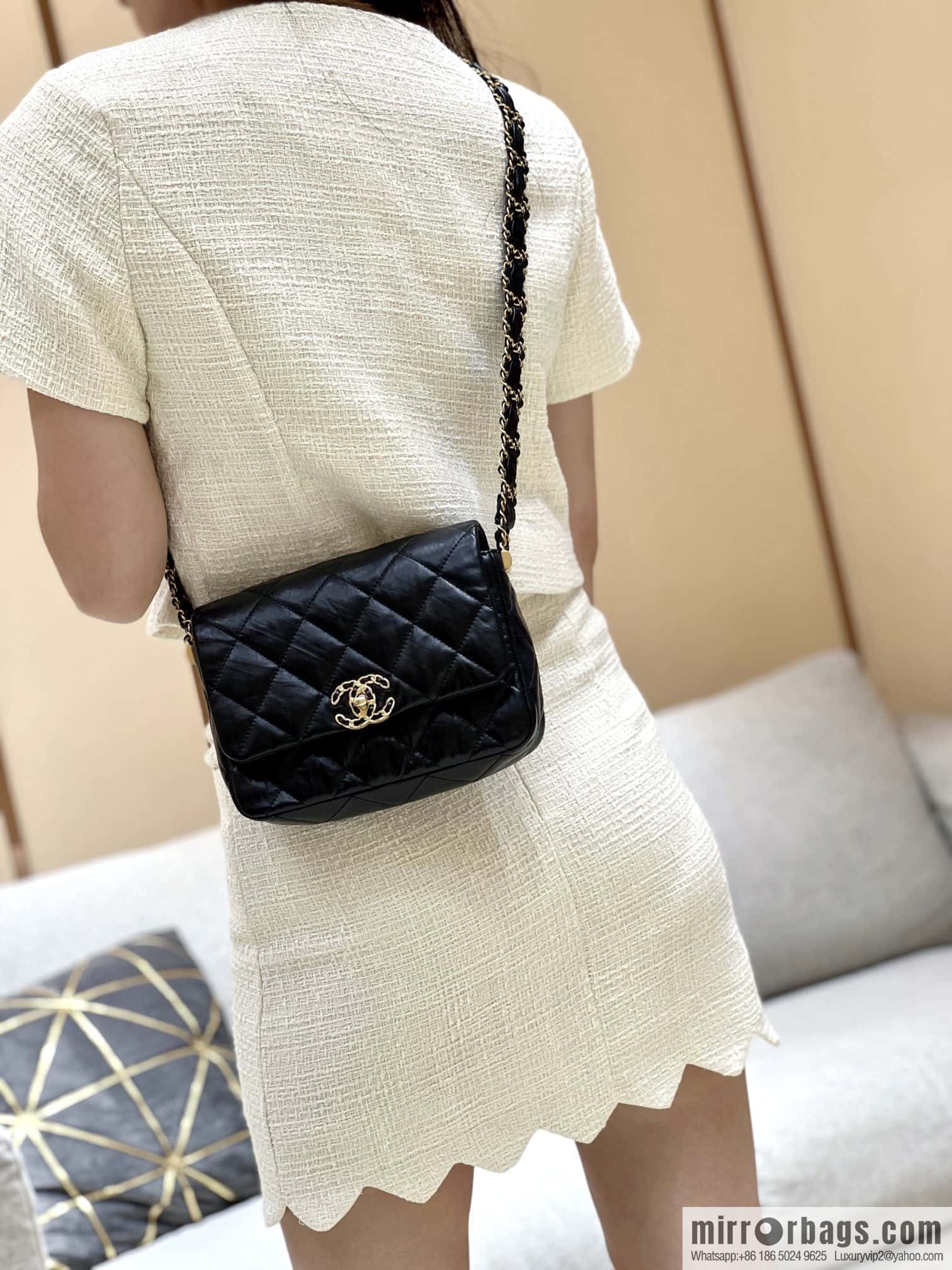 CHANEL 23K Autumn and Winter Series 19 Vintage Tofu Bag AS4423