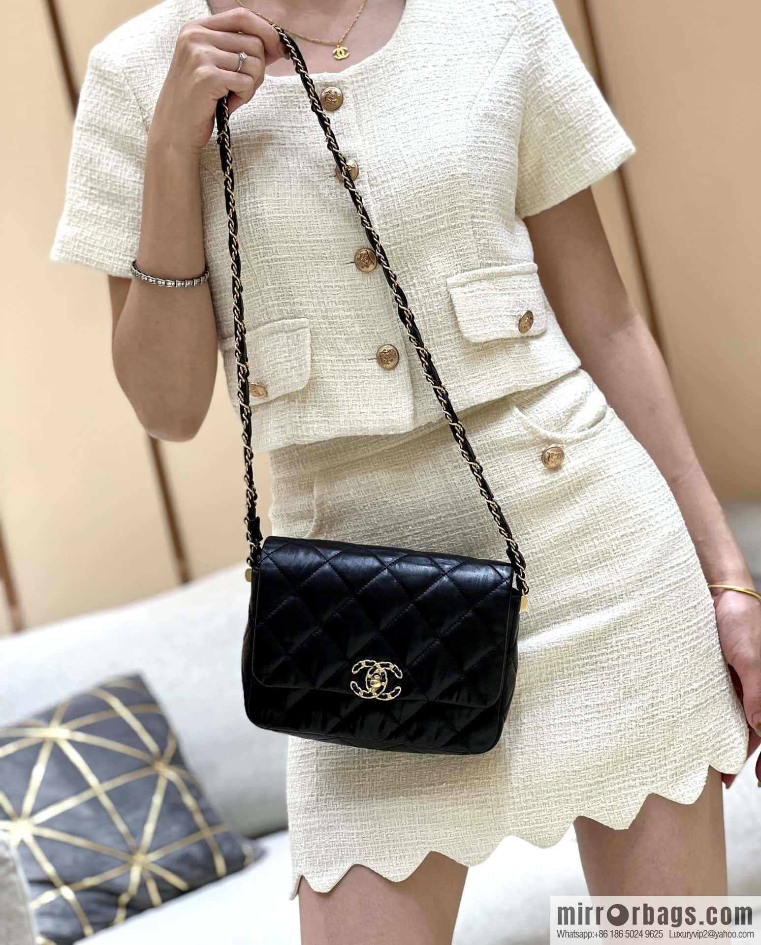 CHANEL 23K Autumn and Winter Series 19 Vintage Tofu Bag AS4423