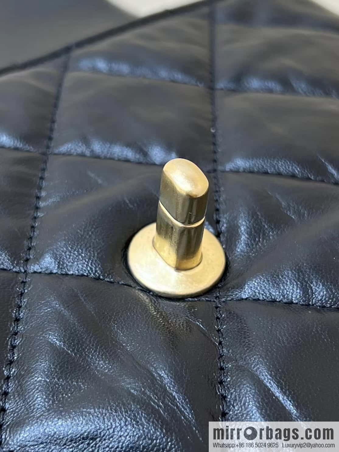 CHANEL 23K Autumn and Winter Series 19 Vintage Tofu Bag AS4423