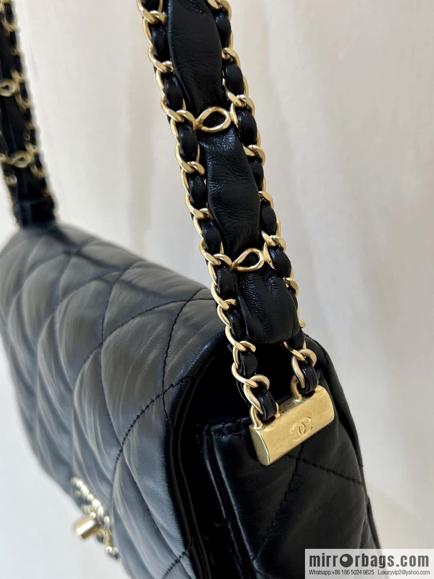 CHANEL 23K Autumn and Winter Series 19 Vintage Tofu Bag AS4423