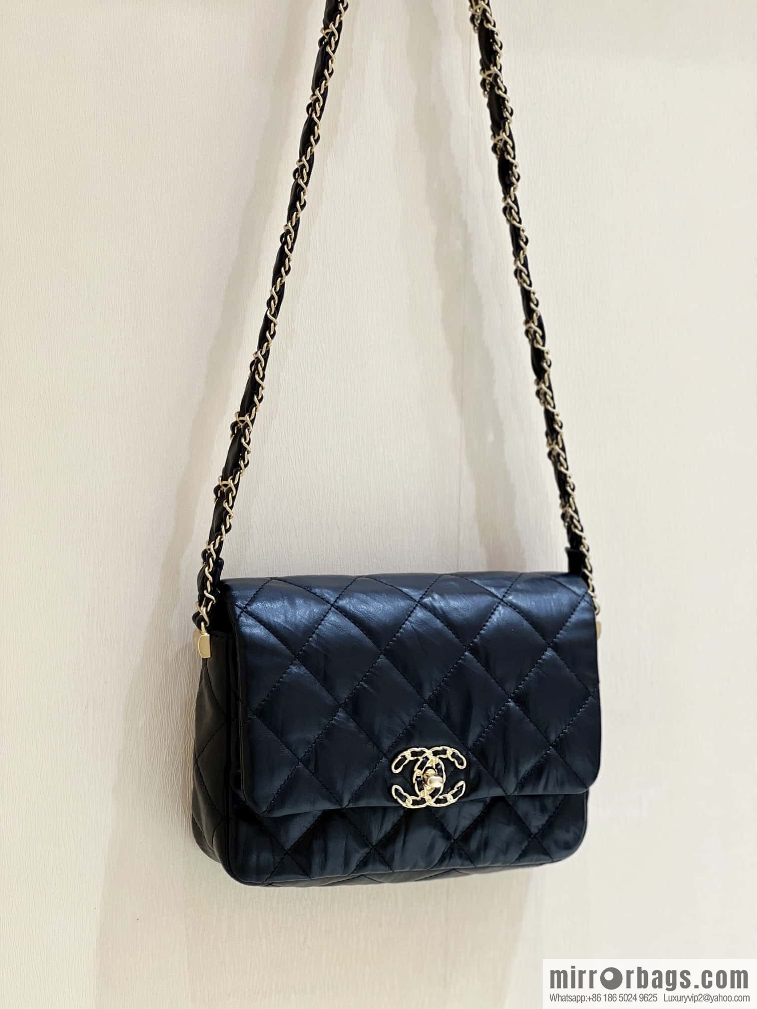 CHANEL 23K Autumn and Winter Series 19 Vintage Tofu Bag AS4423
