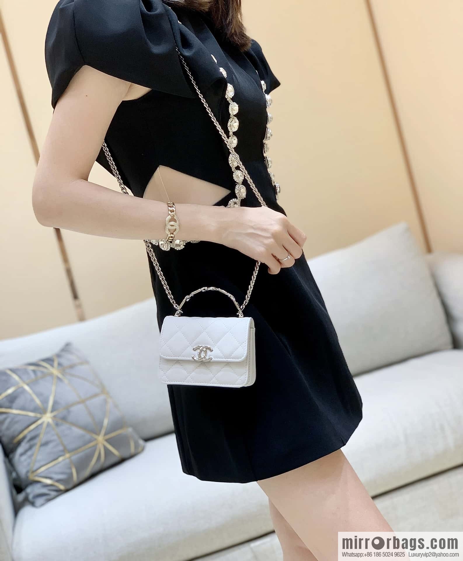 CHANEL 2022cc spring/summer collection, enamel handle small satchel AP2758 white