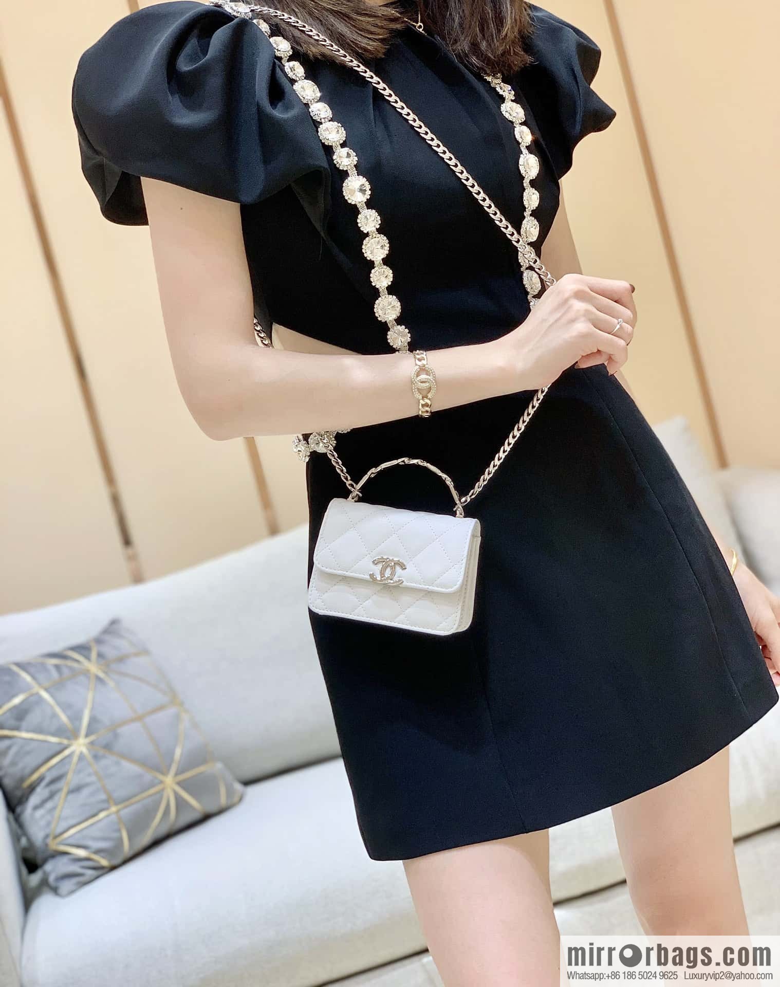 CHANEL 2022cc spring/summer collection, enamel handle small satchel AP2758 white