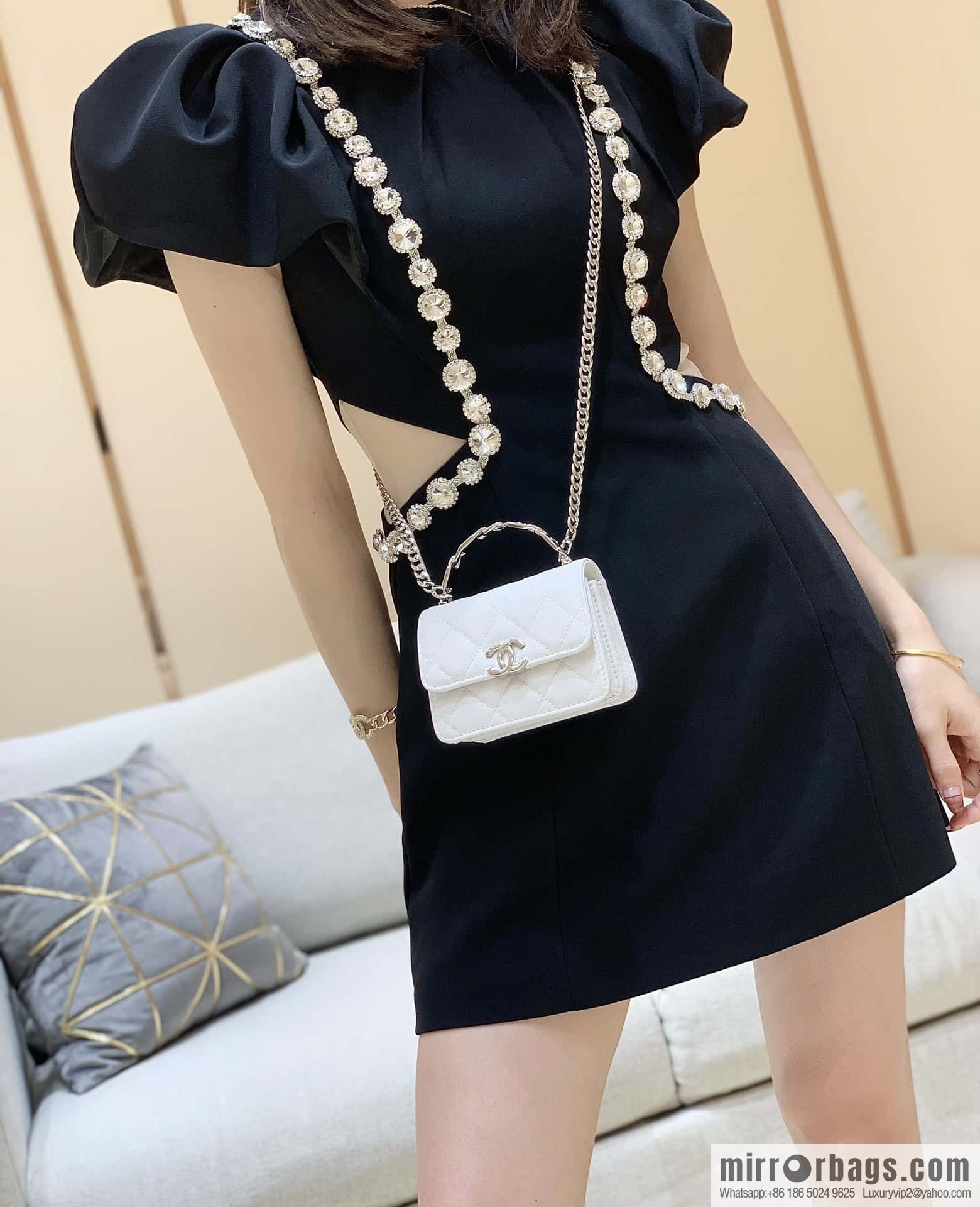 CHANEL 2022cc spring/summer collection, enamel handle small satchel AP2758 white