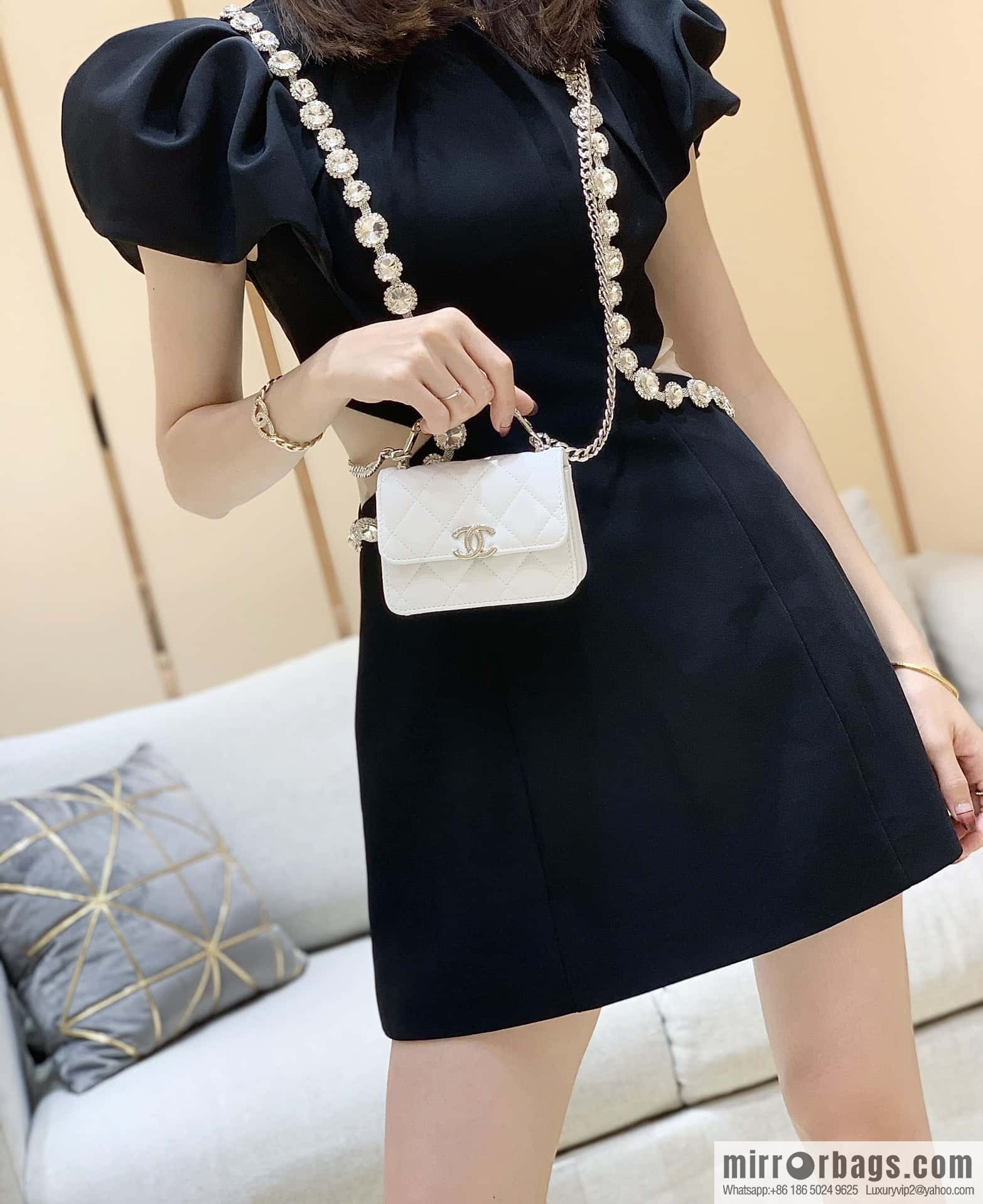 CHANEL 2022cc spring/summer collection, enamel handle small satchel AP2758 white