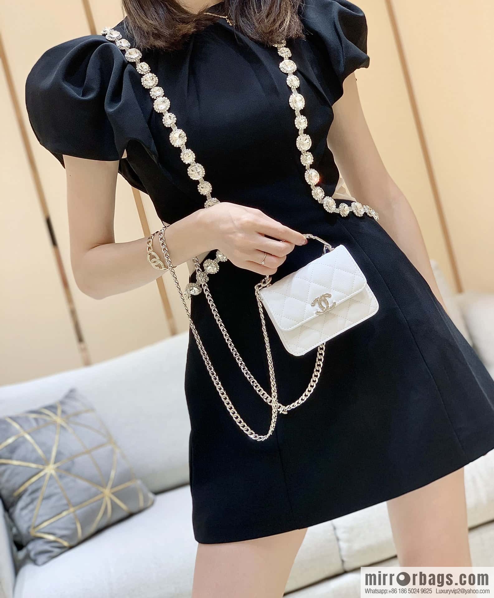 CHANEL 2022cc spring/summer collection, enamel handle small satchel AP2758 white