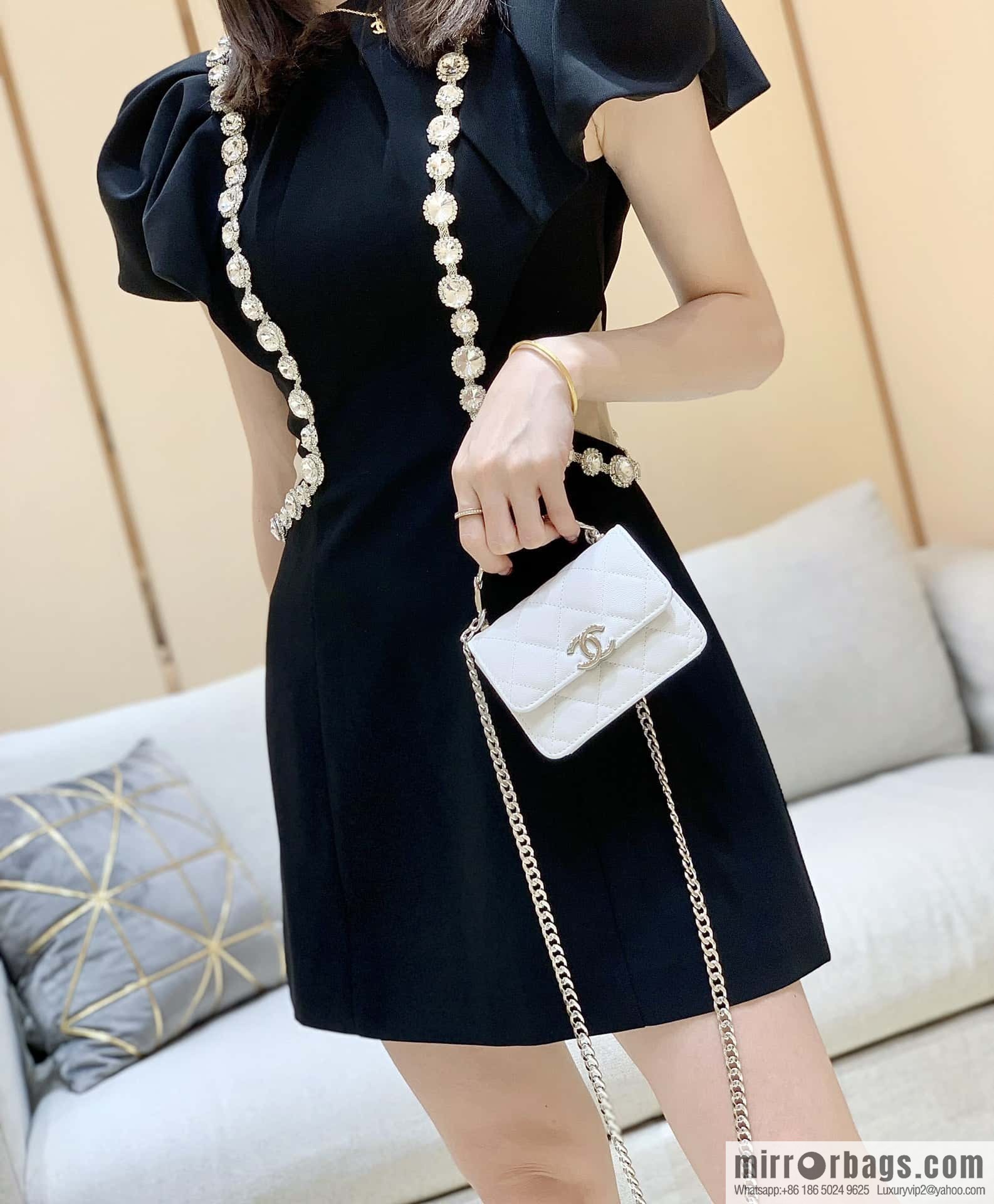 CHANEL 2022cc spring/summer collection, enamel handle small satchel AP2758 white