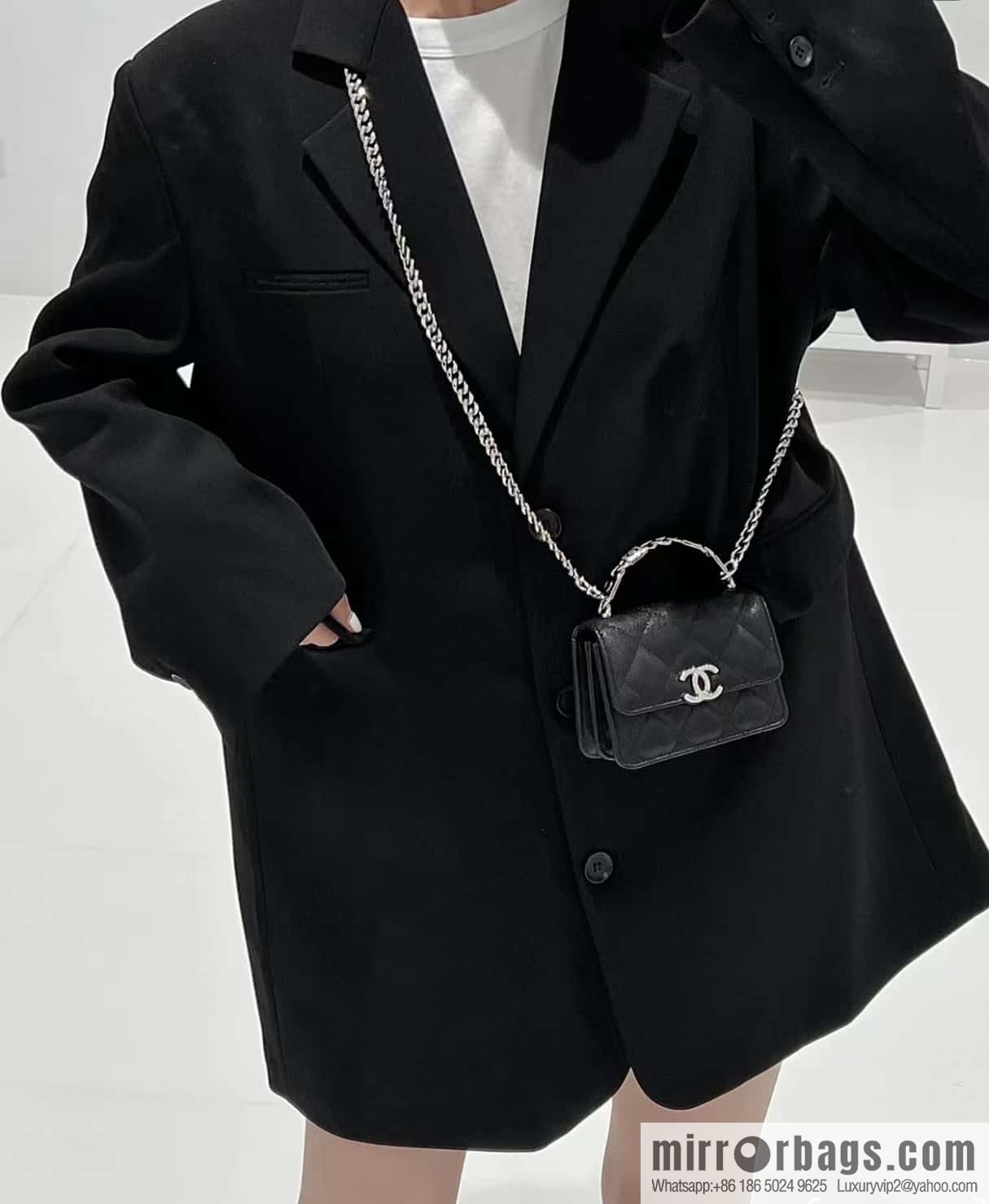 CHANEL 2022cc spring/summer collection, enamel handle small satchel AP2758 black